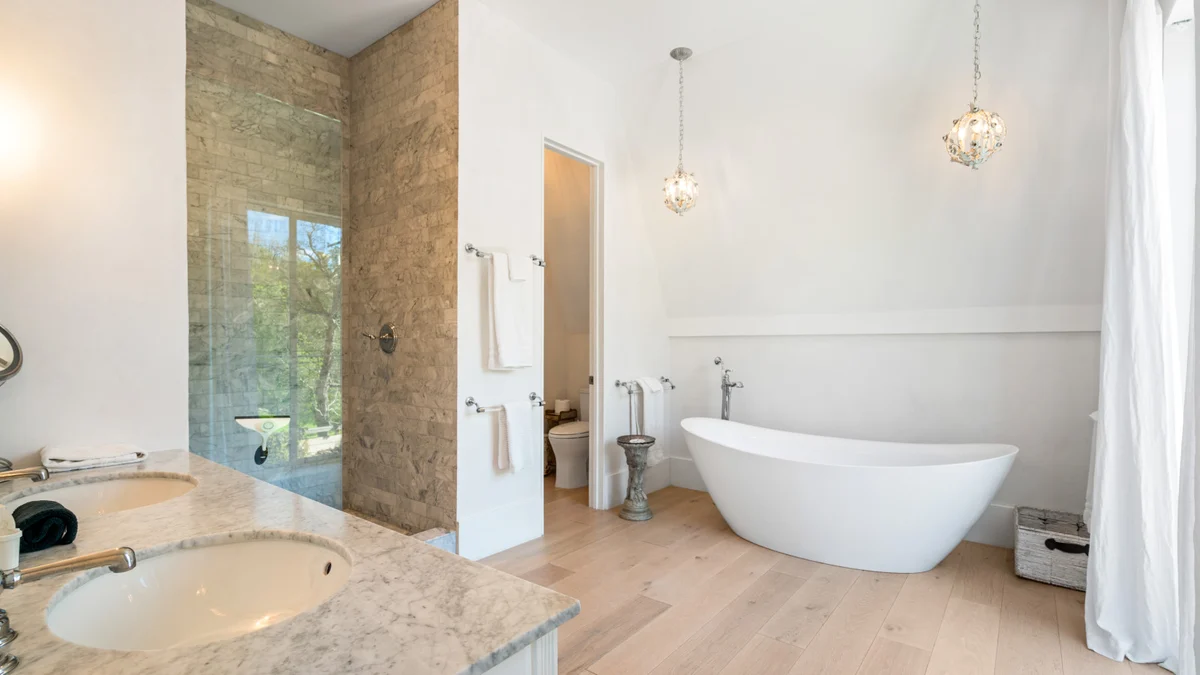 Kenwood Lodge - Luxury 5-Bedroom Retreat with Heated Pool #74