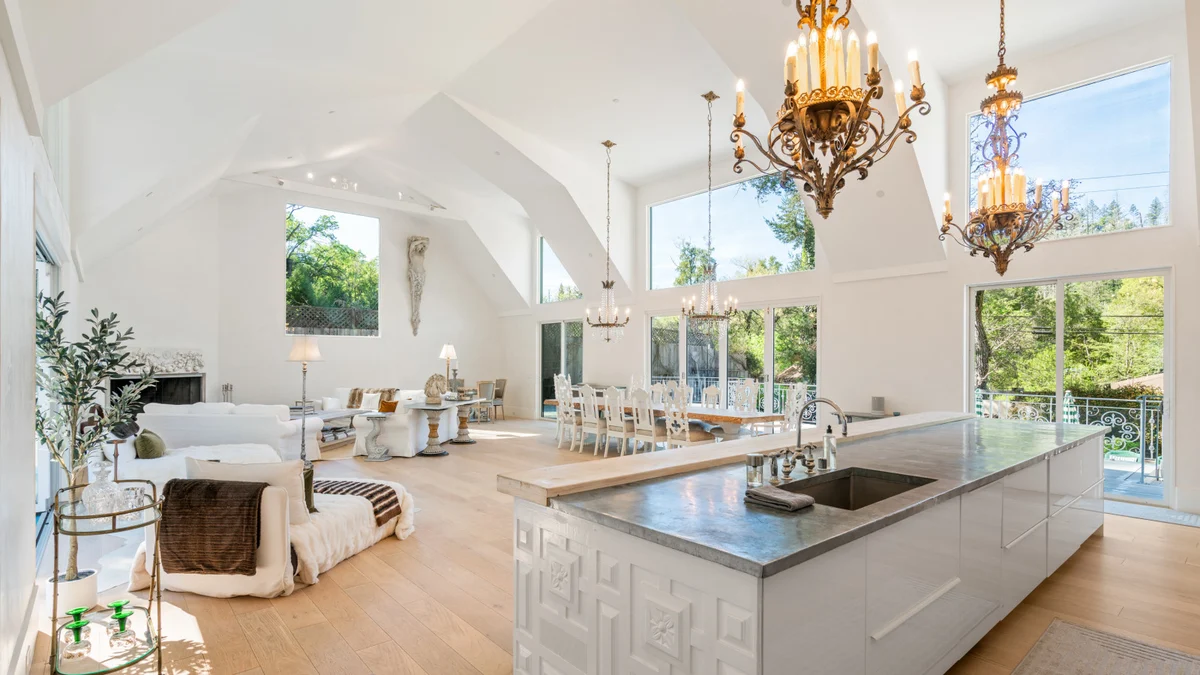 Kenwood Lodge - Luxury 5-Bedroom Retreat with Heated Pool #69