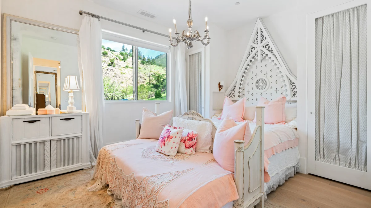Kenwood Lodge - Luxury 5-Bedroom Retreat with Heated Pool #40