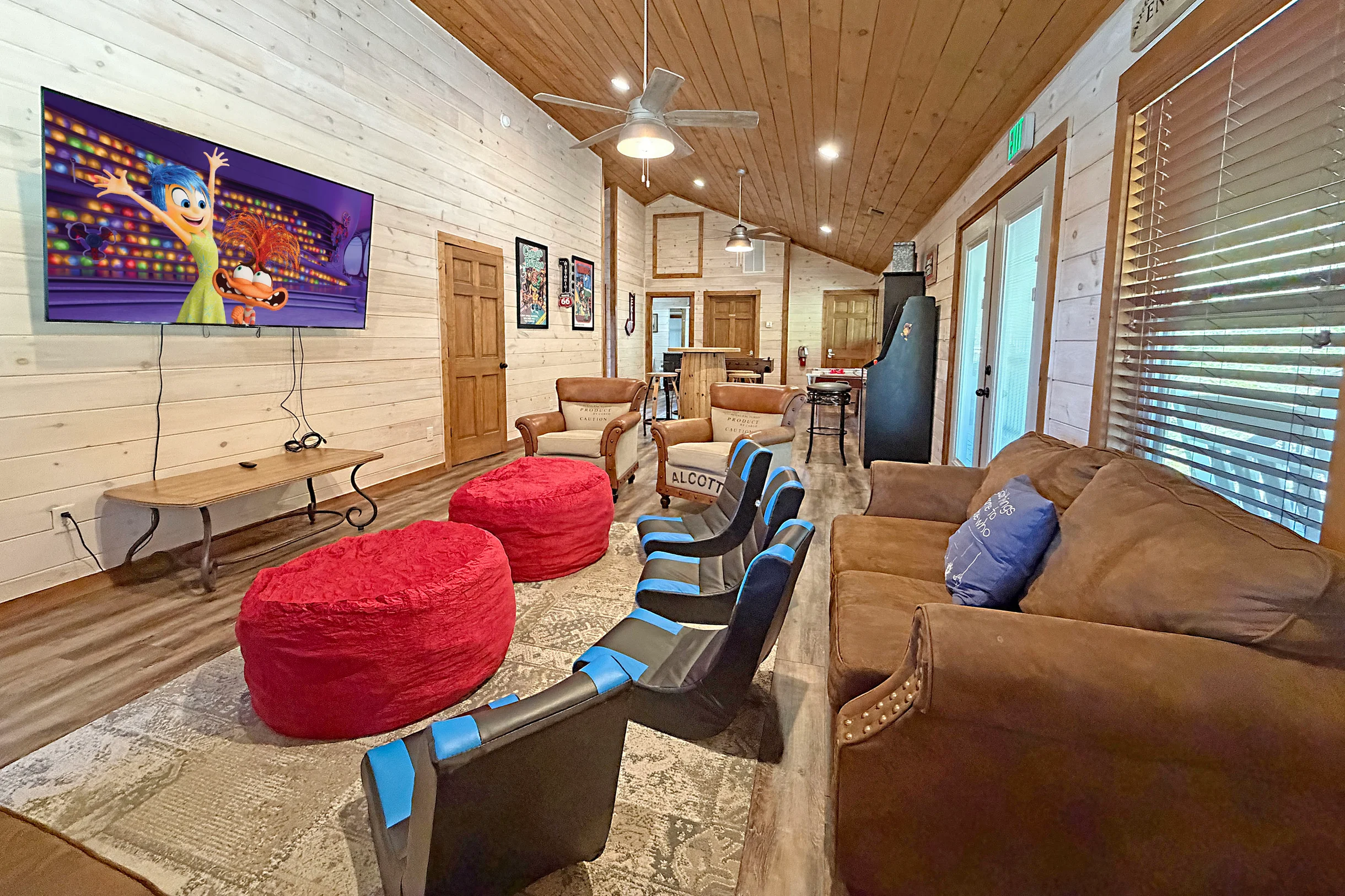 Great for Groups! Sleeps 24, 6BR Dollywood 3 King Beds Theater Game Rm/Hot Tub #19