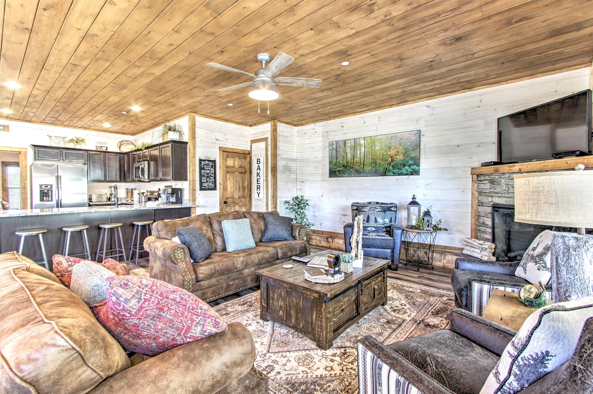 Great for Groups! Sleeps 24, 6BR Dollywood 3 King Beds Theater Game Rm/Hot Tub #25