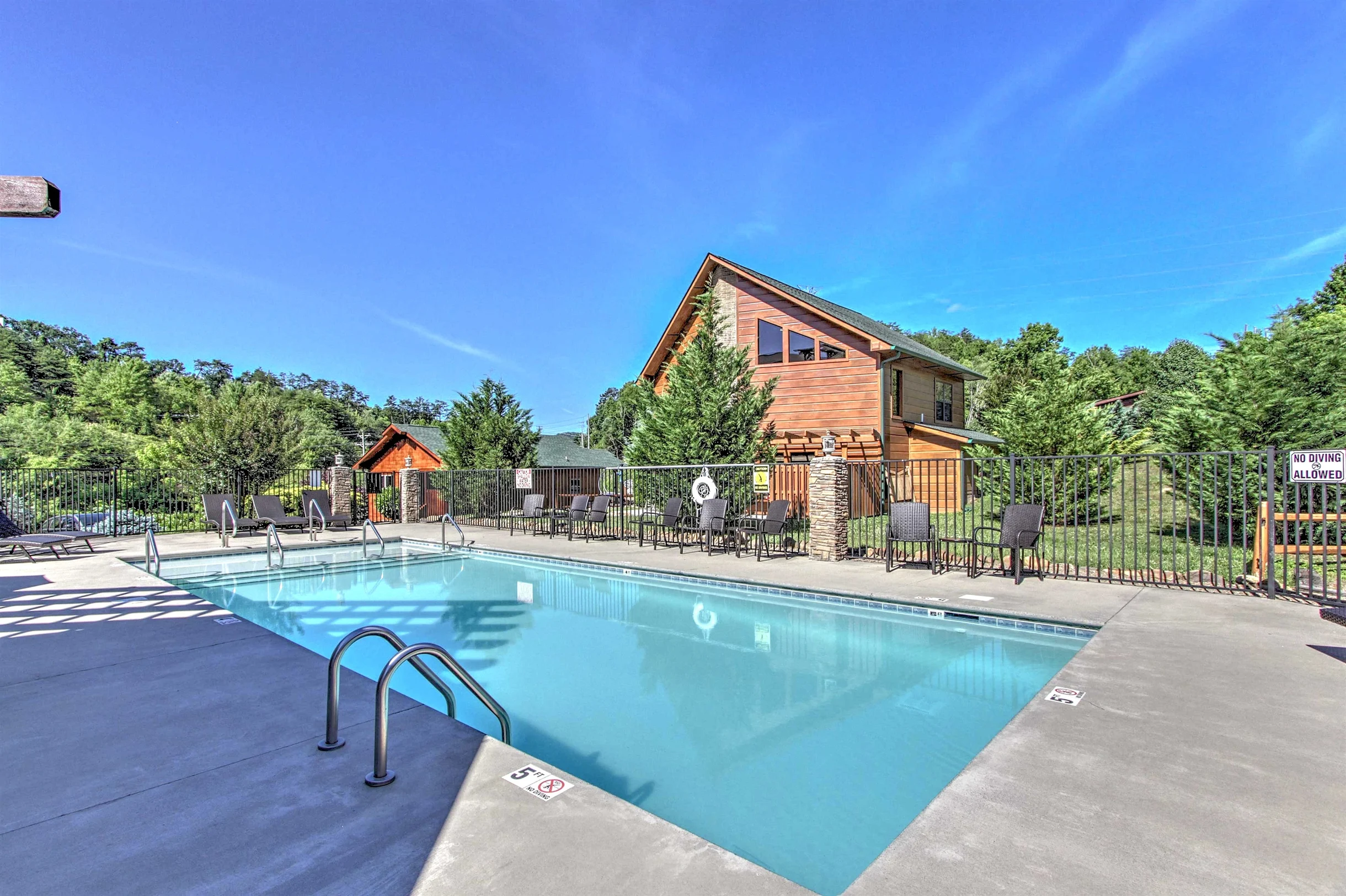 Great for Groups! Sleeps 24, 6BR Dollywood 3 King Beds Theater Game Rm/Hot Tub #12