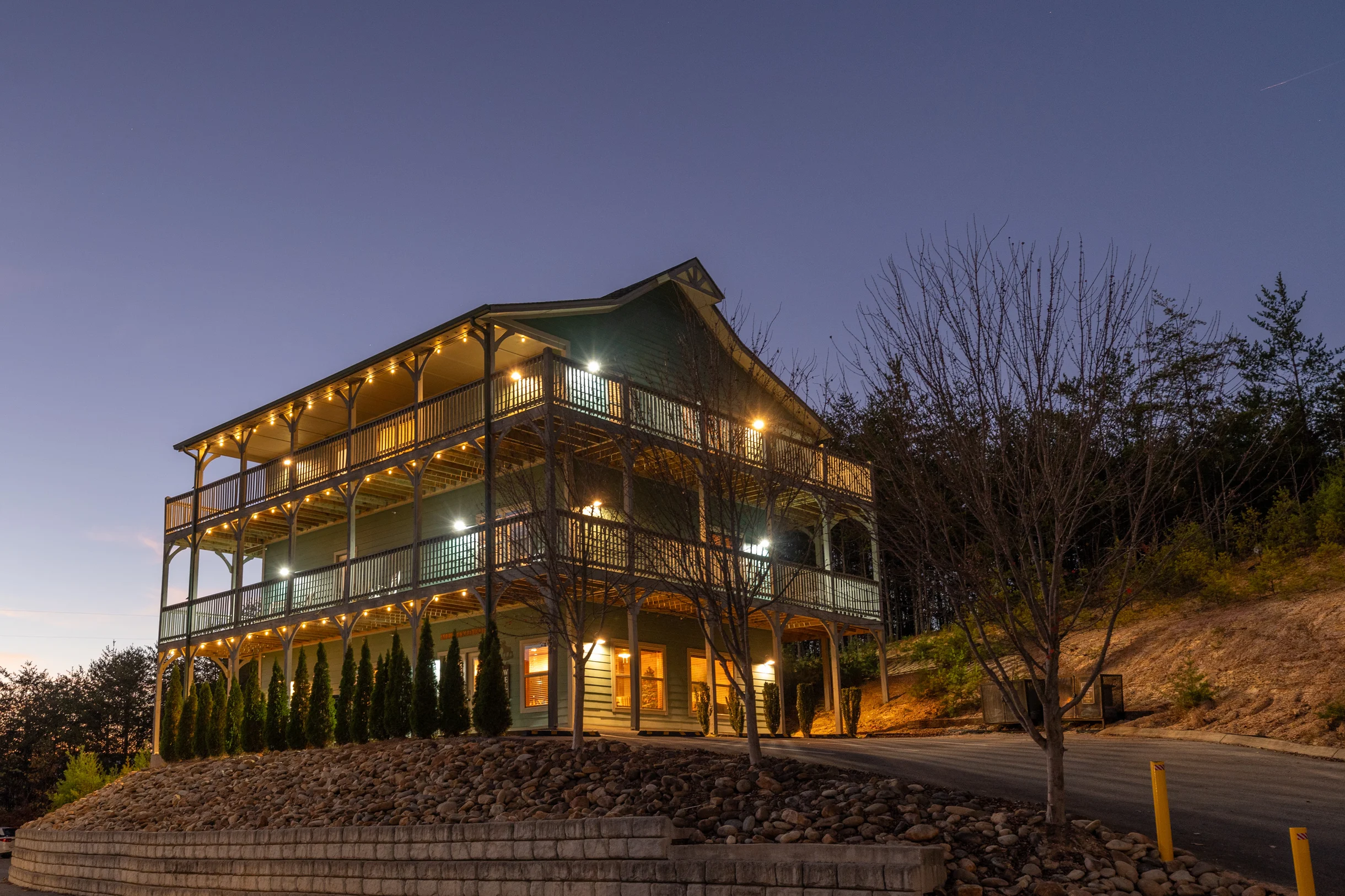 Great for Groups! Sleeps 24, 6BR Dollywood 3 King Beds Theater Game Rm/Hot Tub #26