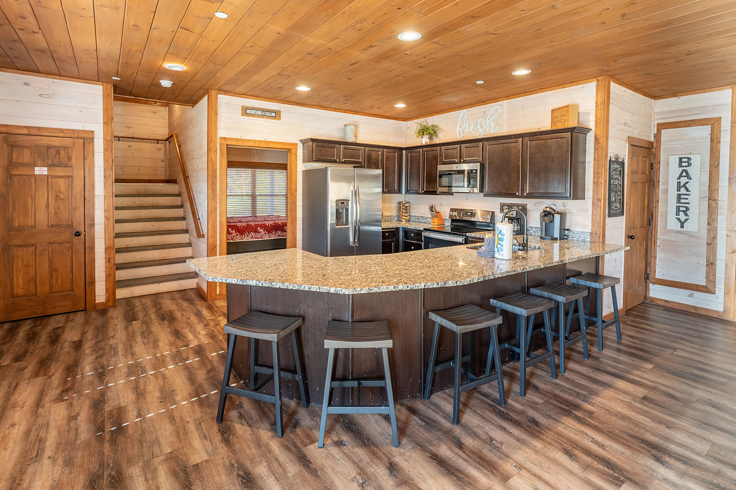 Great for Groups! Sleeps 24, 6BR Dollywood 3 King Beds Theater Game Rm/Hot Tub #6