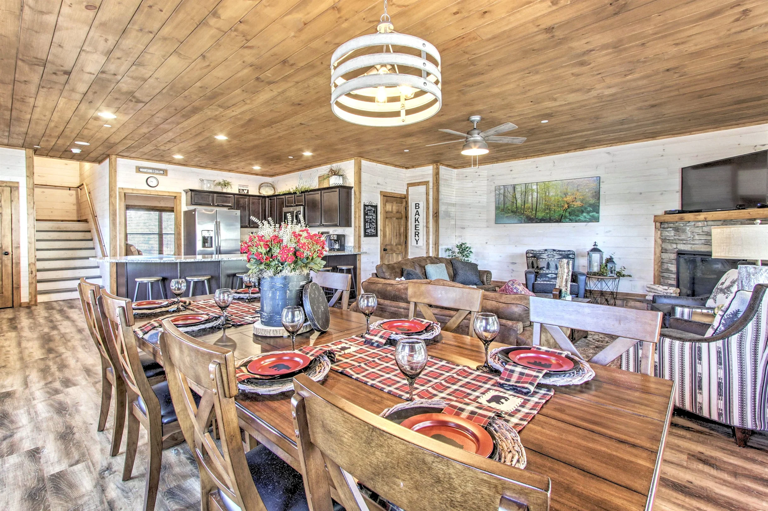 Great for Groups! Sleeps 24, 6BR Dollywood 3 King Beds Theater Game Rm/Hot Tub #7