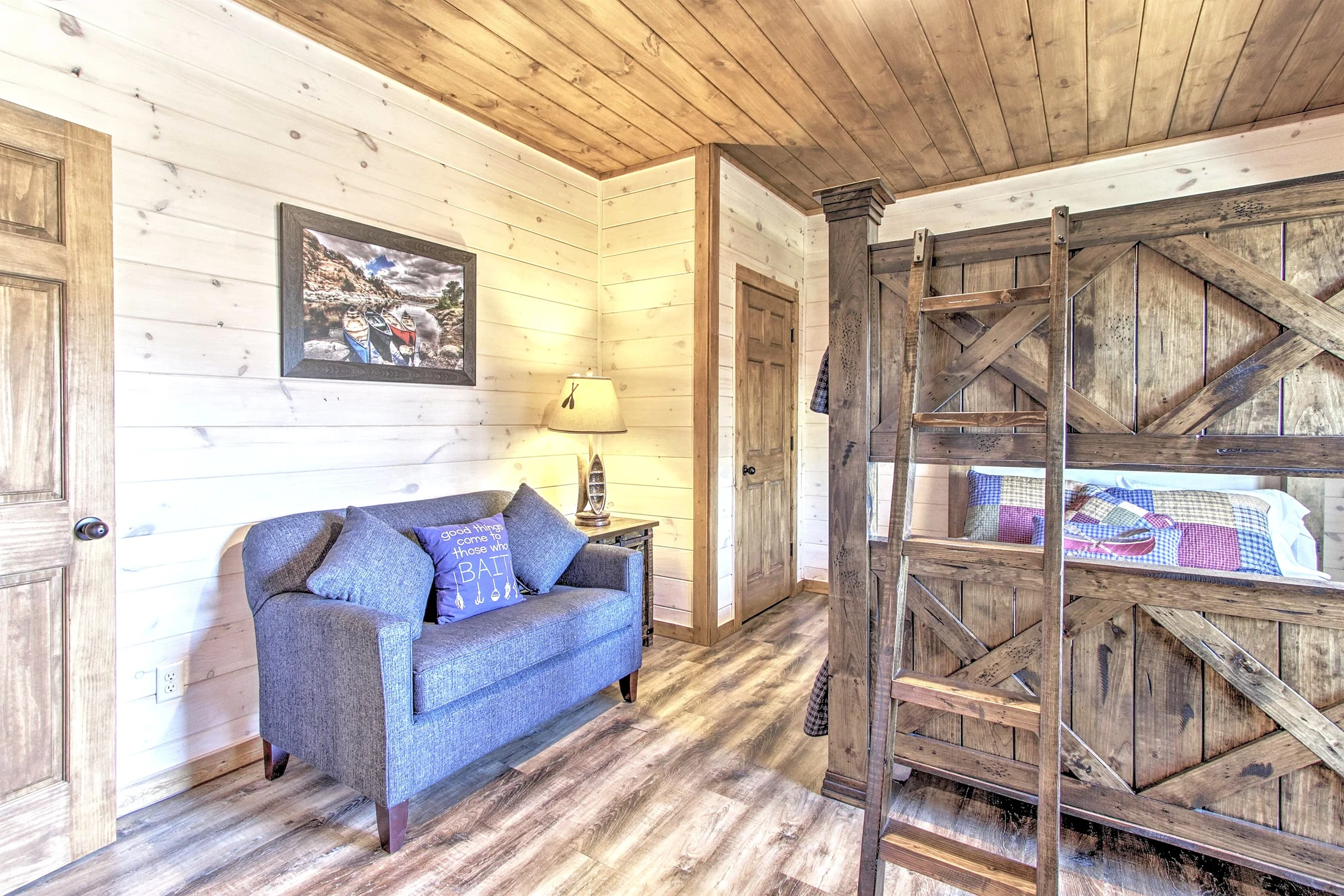 Great for Groups! Sleeps 24, 6BR Dollywood 3 King Beds Theater Game Rm/Hot Tub #40