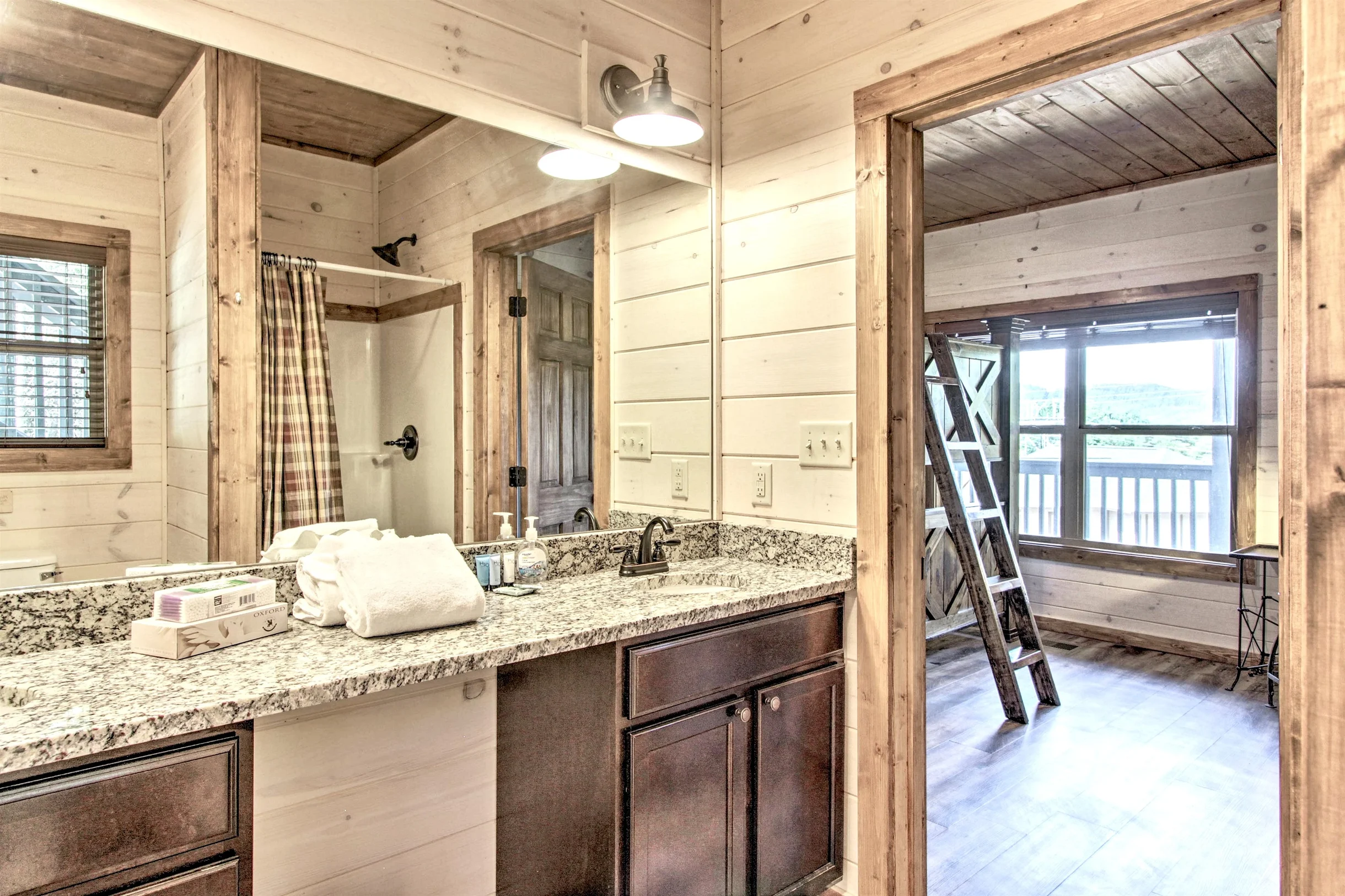 Great for Groups! Sleeps 24, 6BR Dollywood 3 King Beds Theater Game Rm/Hot Tub #38