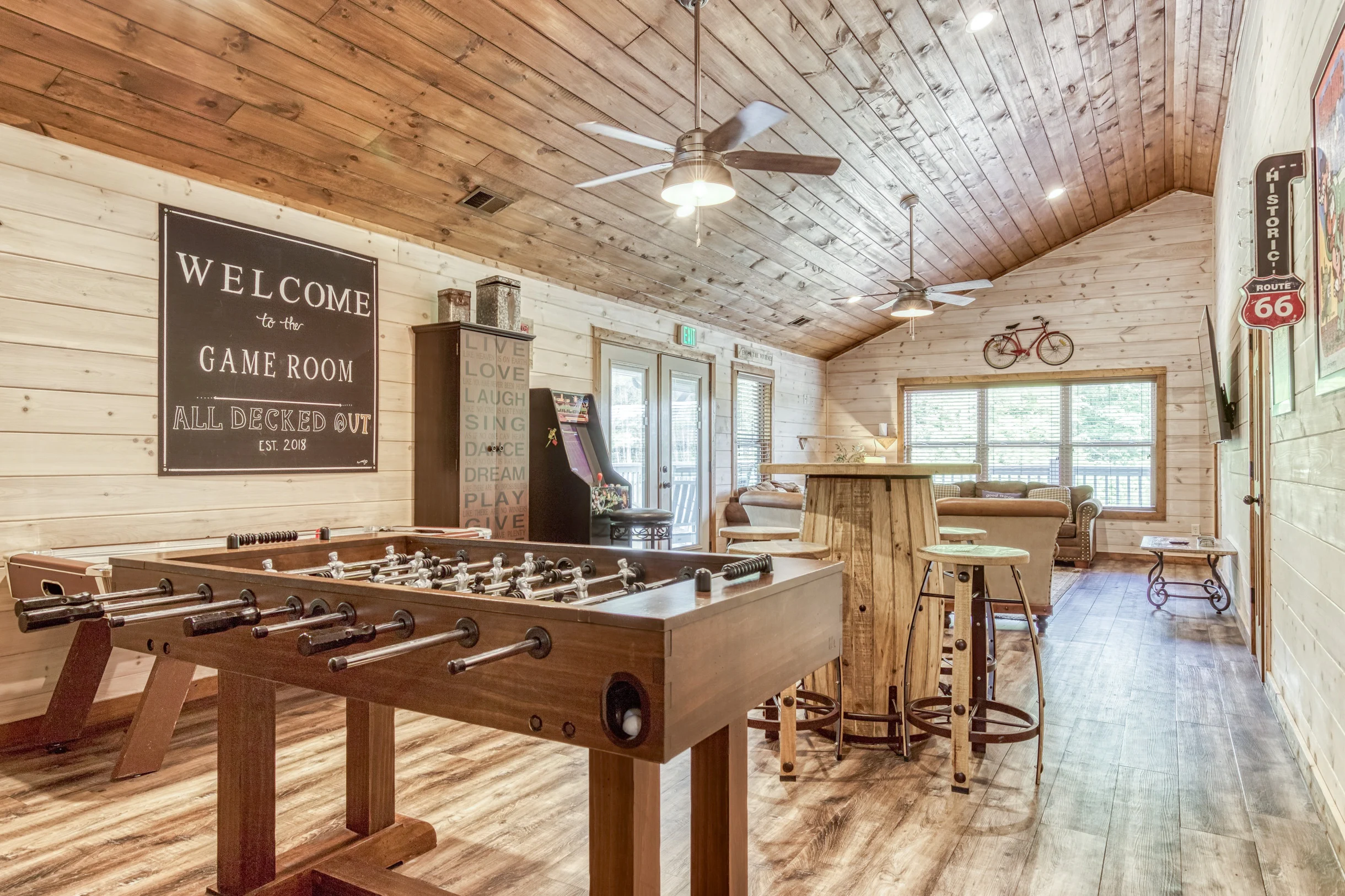 Great for Groups! Sleeps 24, 6BR Dollywood 3 King Beds Theater Game Rm/Hot Tub #62
