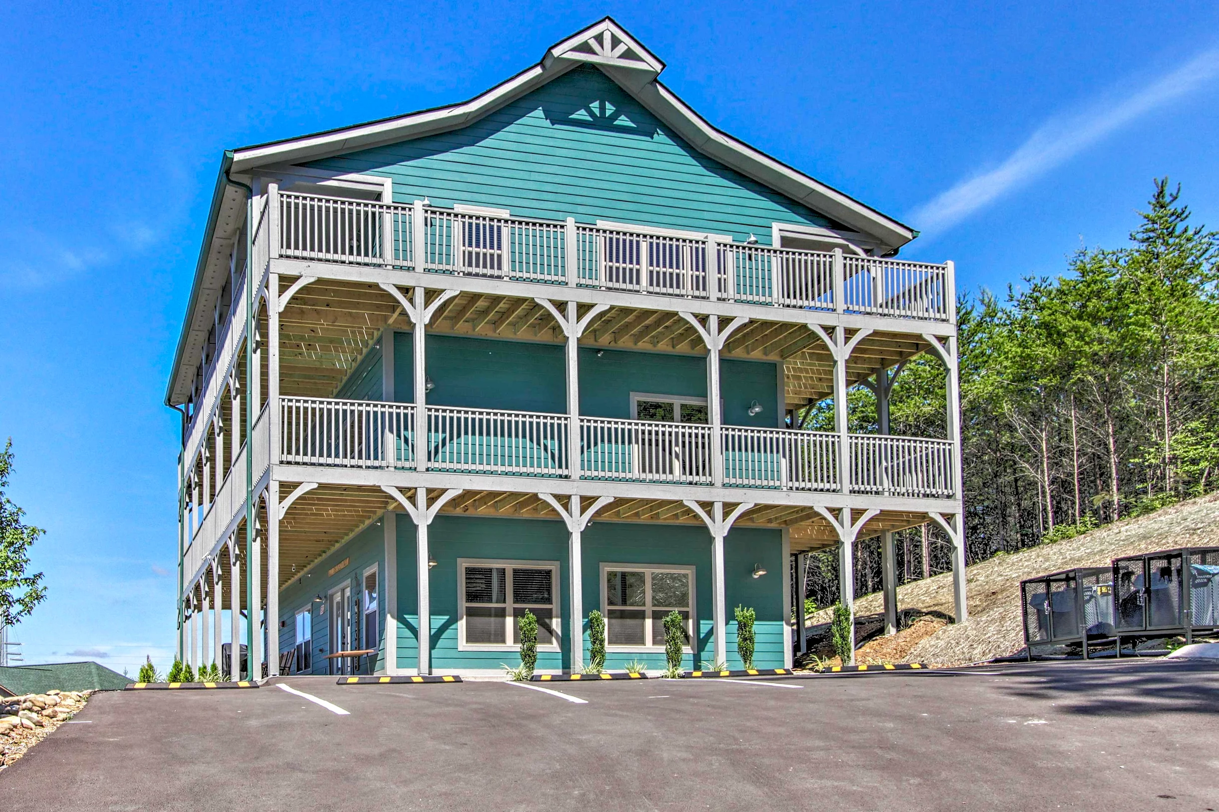 Great for Groups! Sleeps 24, 6BR Dollywood 3 King Beds Theater Game Rm/Hot Tub #63
