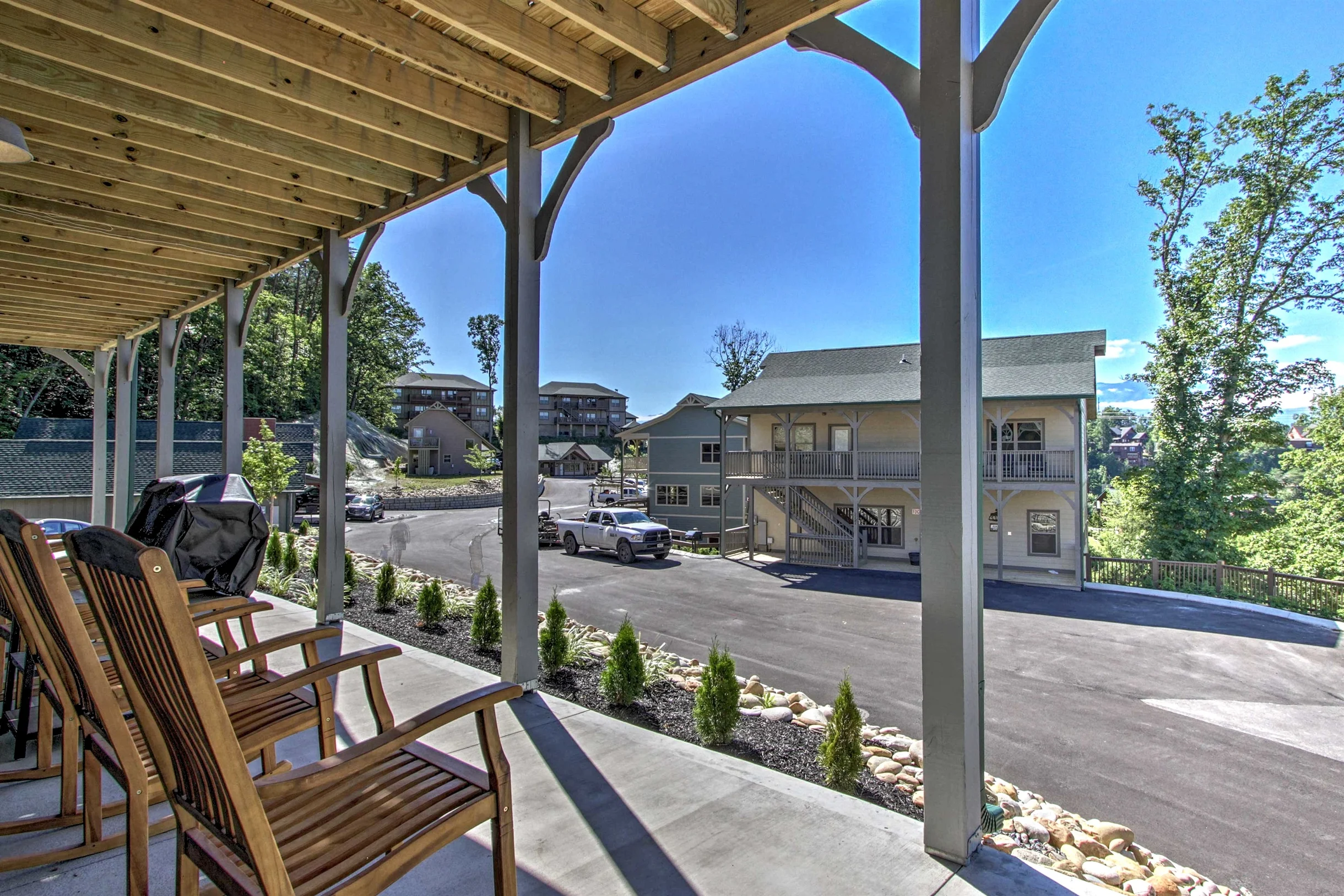 Great for Groups! Sleeps 24, 6BR Dollywood 3 King Beds Theater Game Rm/Hot Tub #56