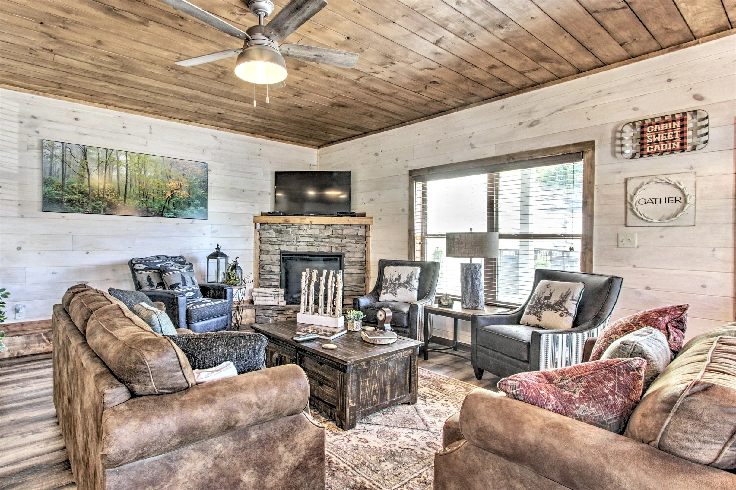 Great for Groups! Sleeps 24, 6BR Dollywood 3 King Beds Theater Game Rm/Hot Tub #48