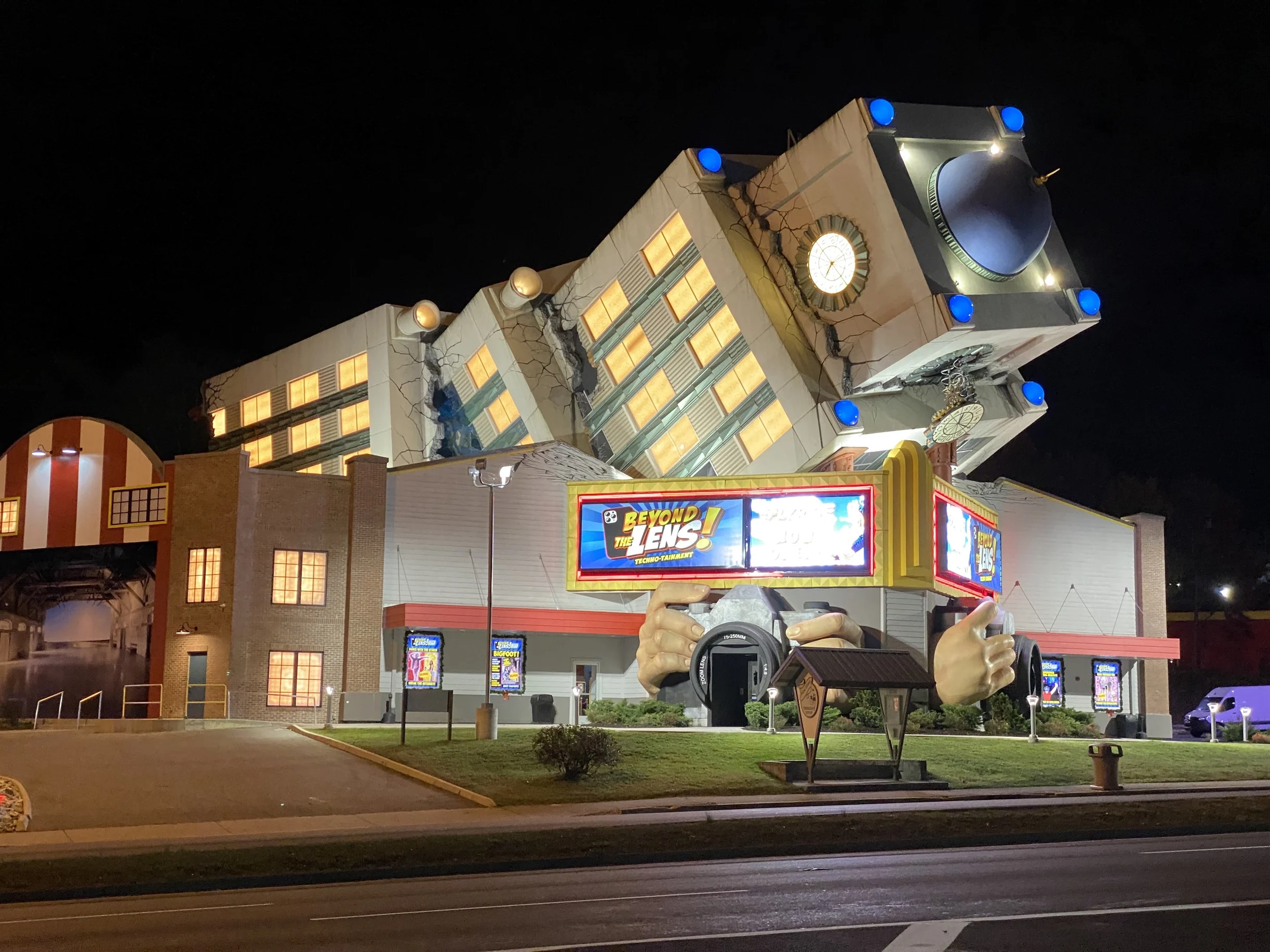 Great for Groups! Sleeps 24, 6BR Dollywood 3 King Beds Theater Game Rm/Hot Tub #52