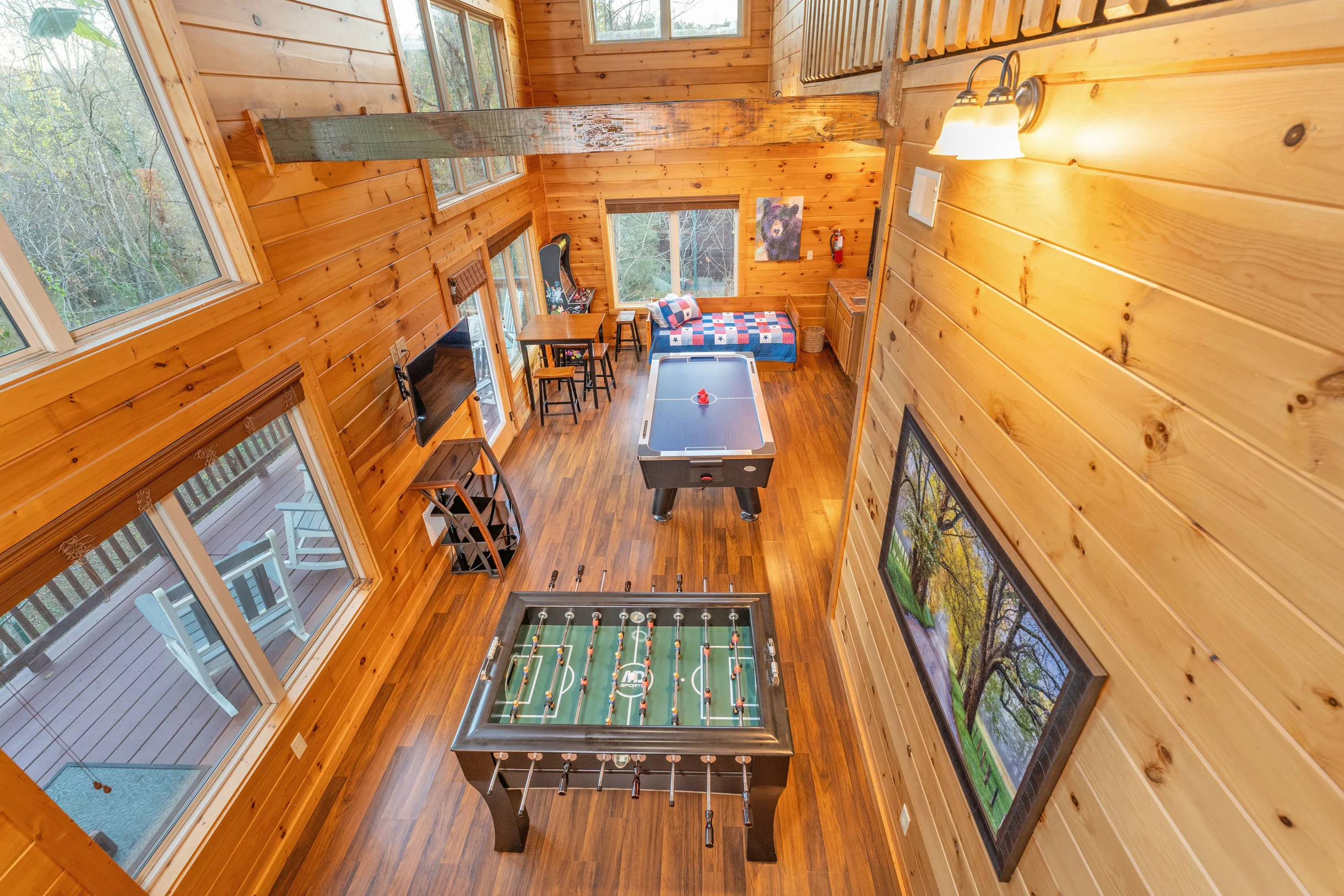 Sleeps 8, 5min to Dollywood 1 mi to PKWY King Bed Game Room/Hot Tub #4
