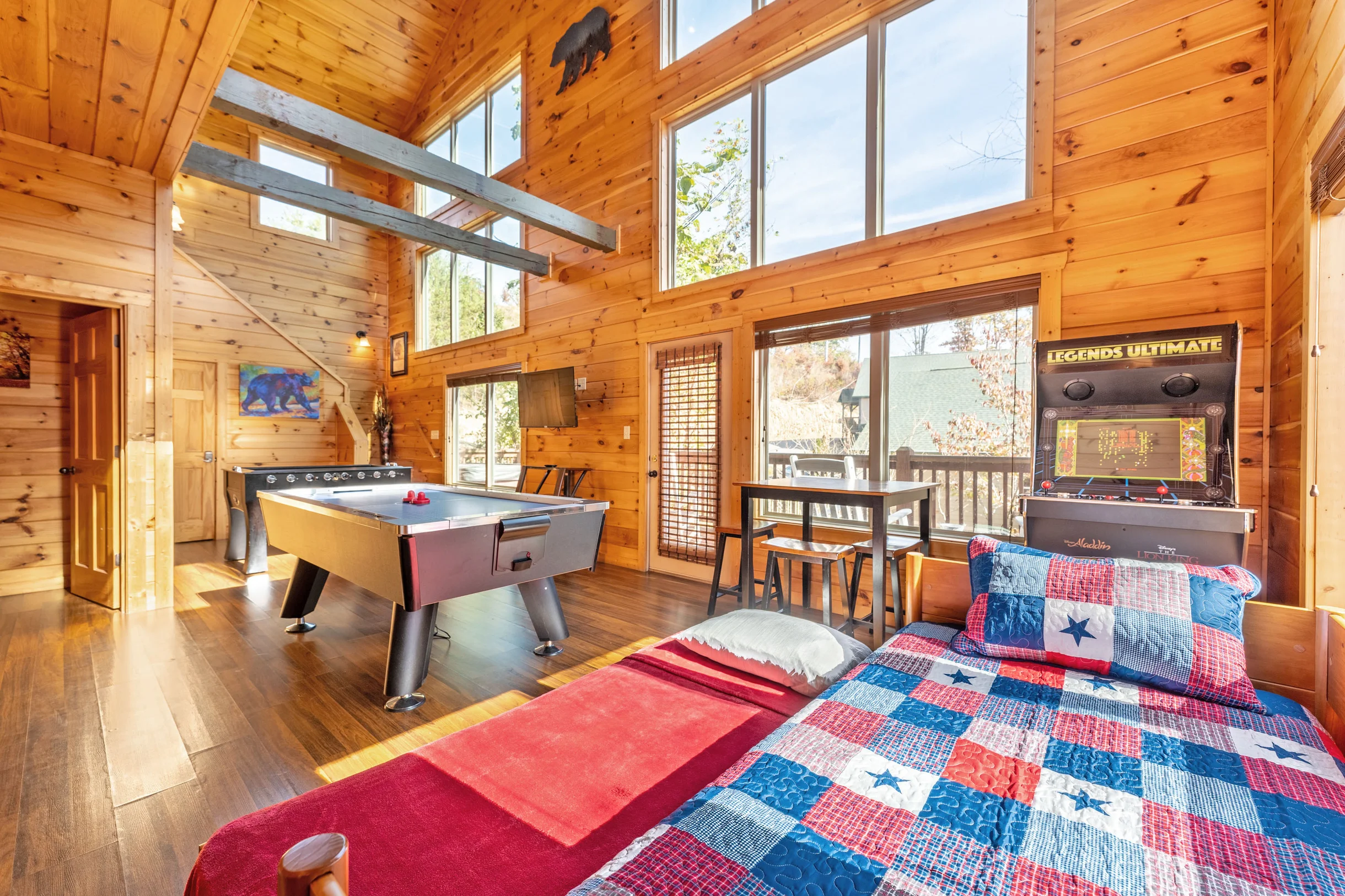 Sleeps 8, 5min to Dollywood 1 mi to PKWY King Bed Game Room/Hot Tub #45