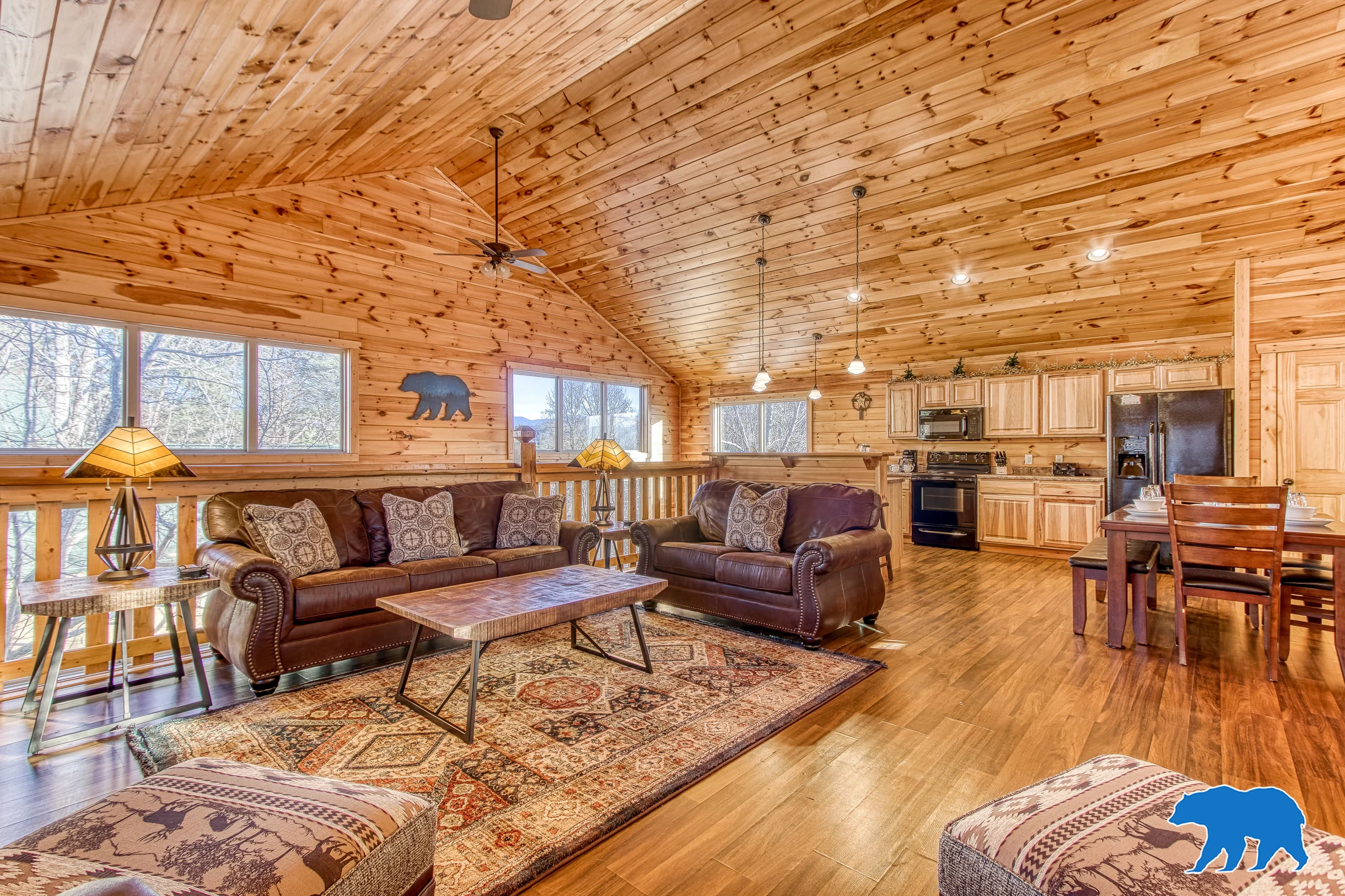 Sleeps 8, 5min to Dollywood 1 mi to PKWY King Bed Game Room/Hot Tub #5