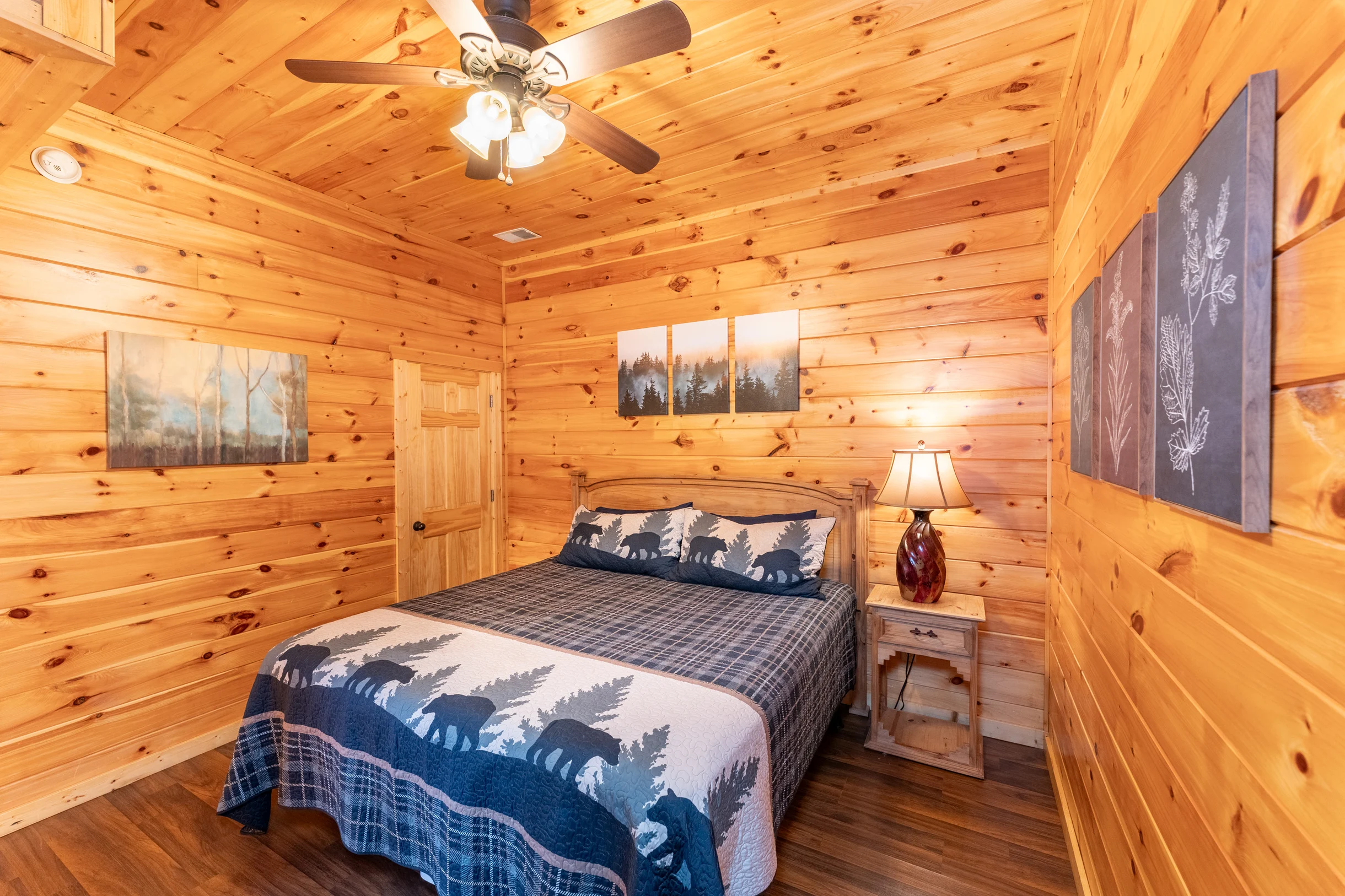 Sleeps 8, 5min to Dollywood 1 mi to PKWY King Bed Game Room/Hot Tub #37