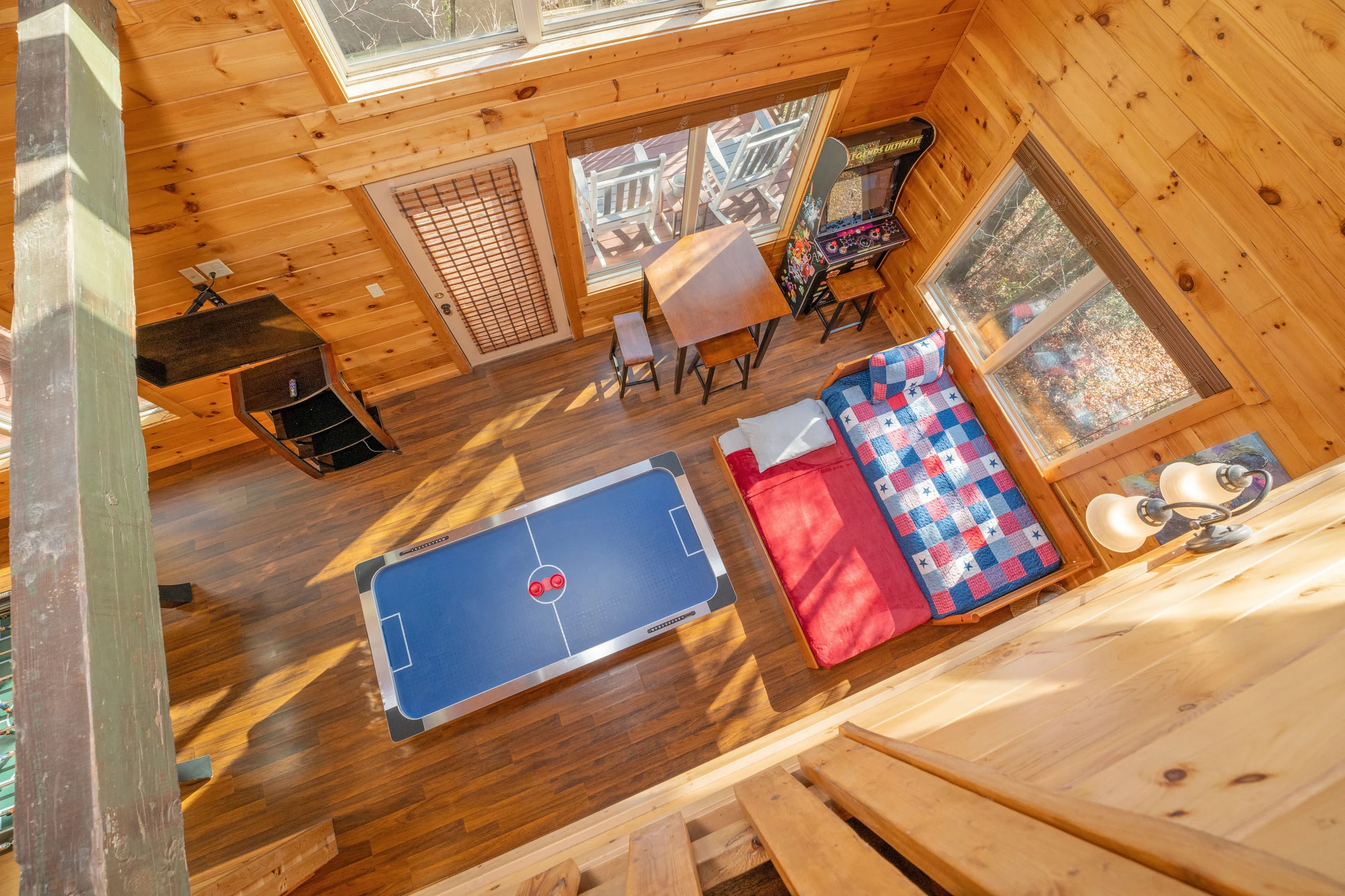 Sleeps 8, 5min to Dollywood 1 mi to PKWY King Bed Game Room/Hot Tub #46