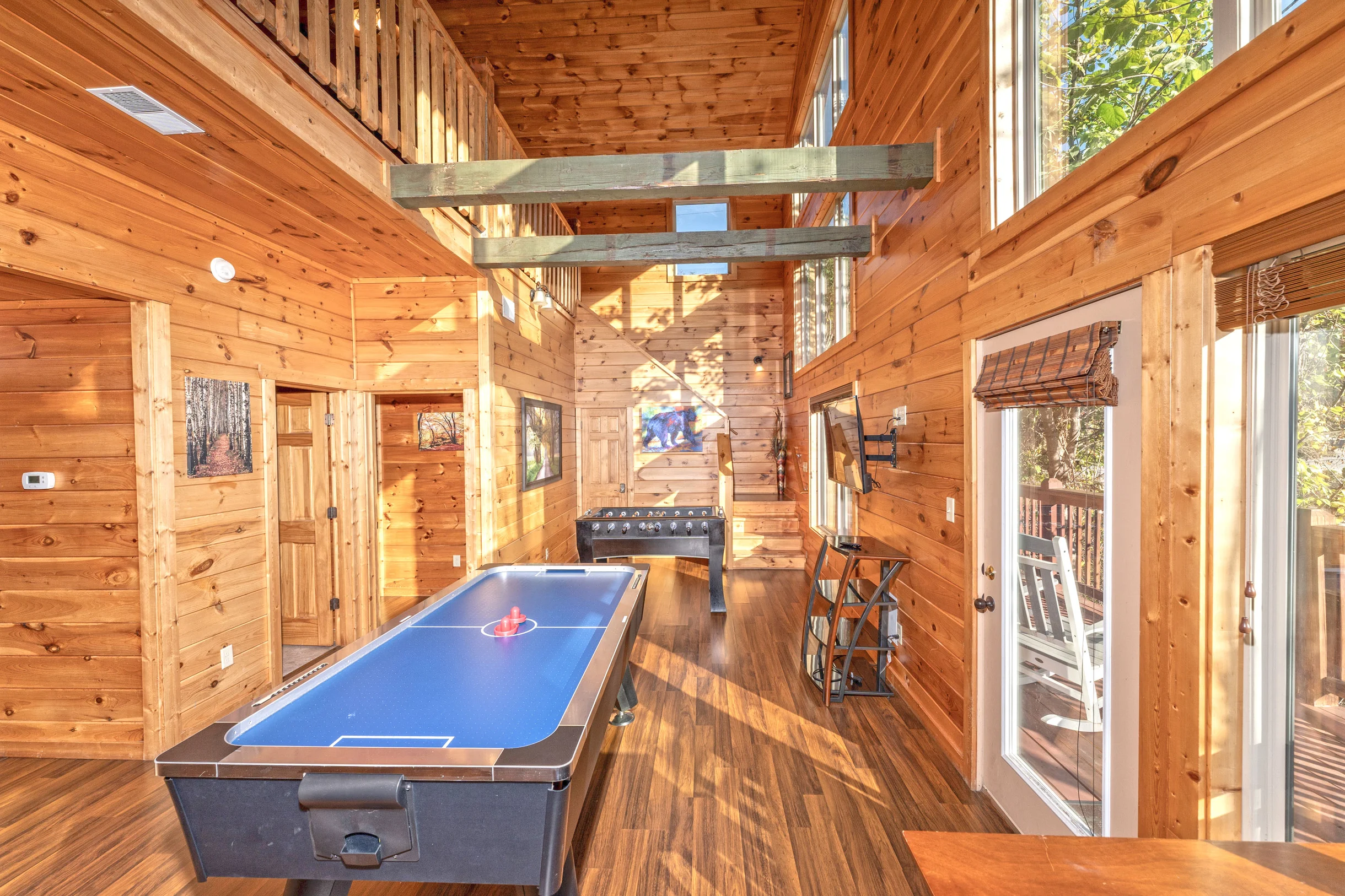 Sleeps 8, 5min to Dollywood 1 mi to PKWY King Bed Game Room/Hot Tub #32