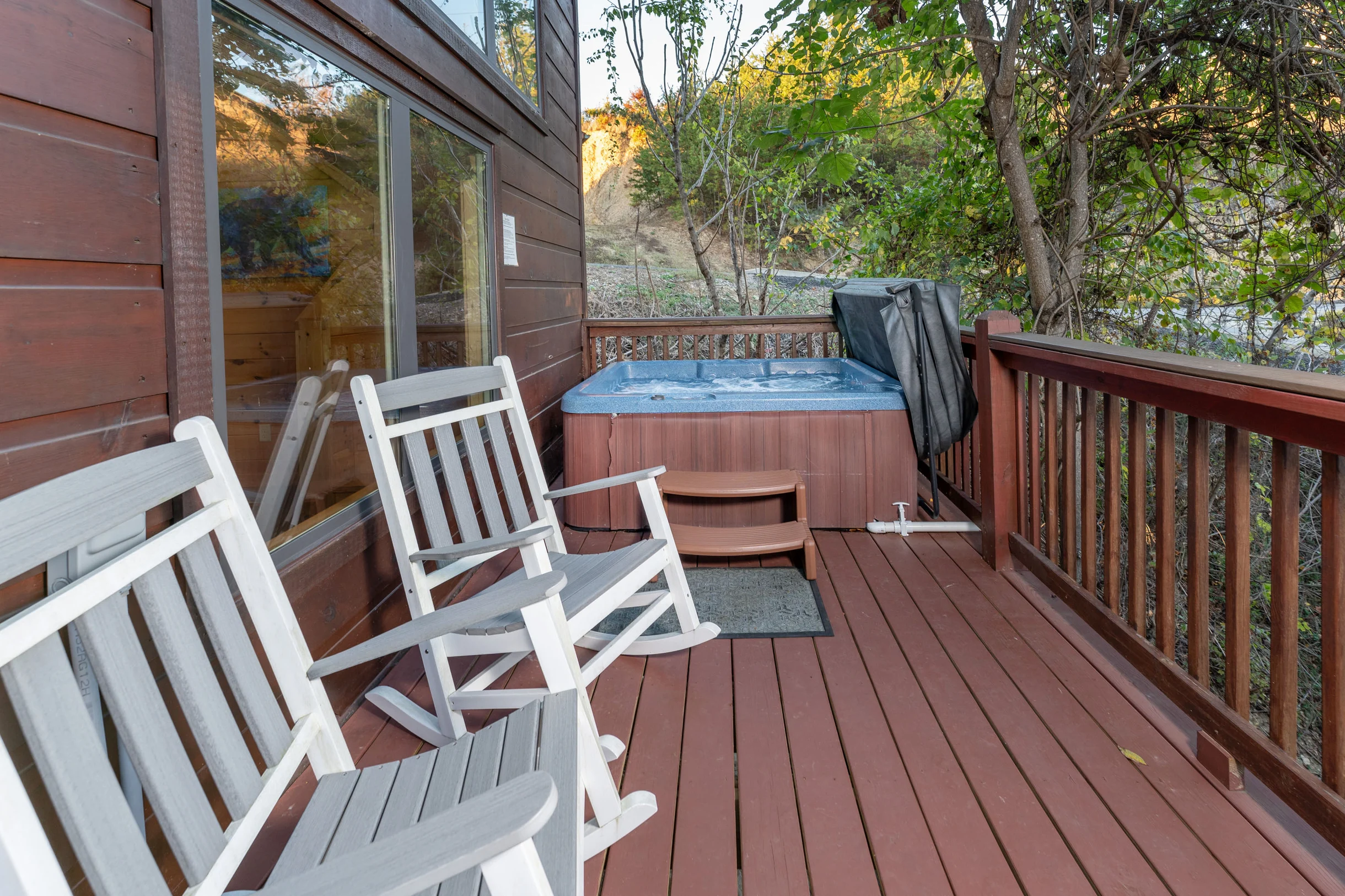 Sleeps 8, 5min to Dollywood 1 mi to PKWY King Bed Game Room/Hot Tub #3