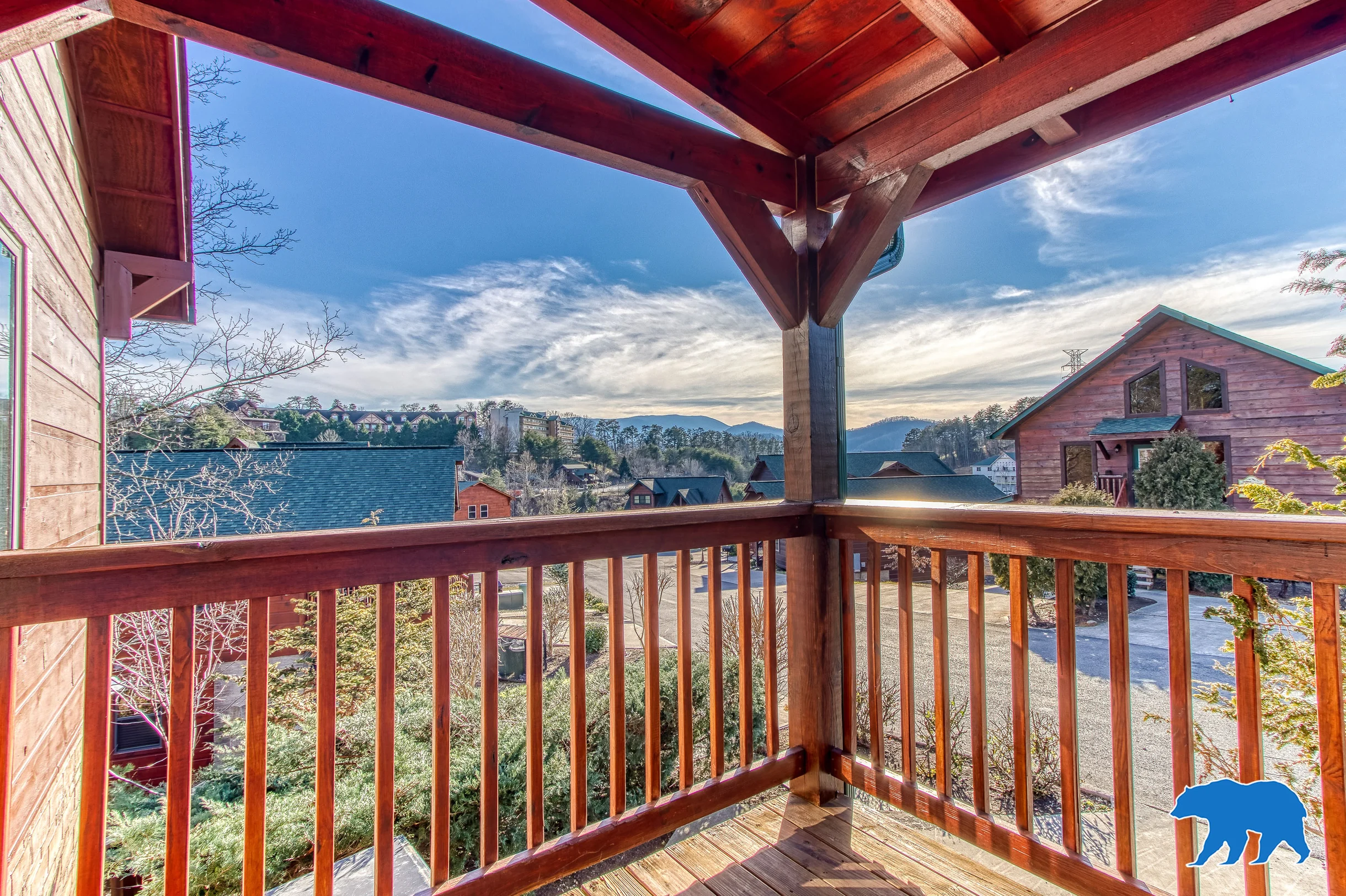 Sleeps 8, 5min to Dollywood 1 mi to PKWY King Bed Game Room/Hot Tub #38