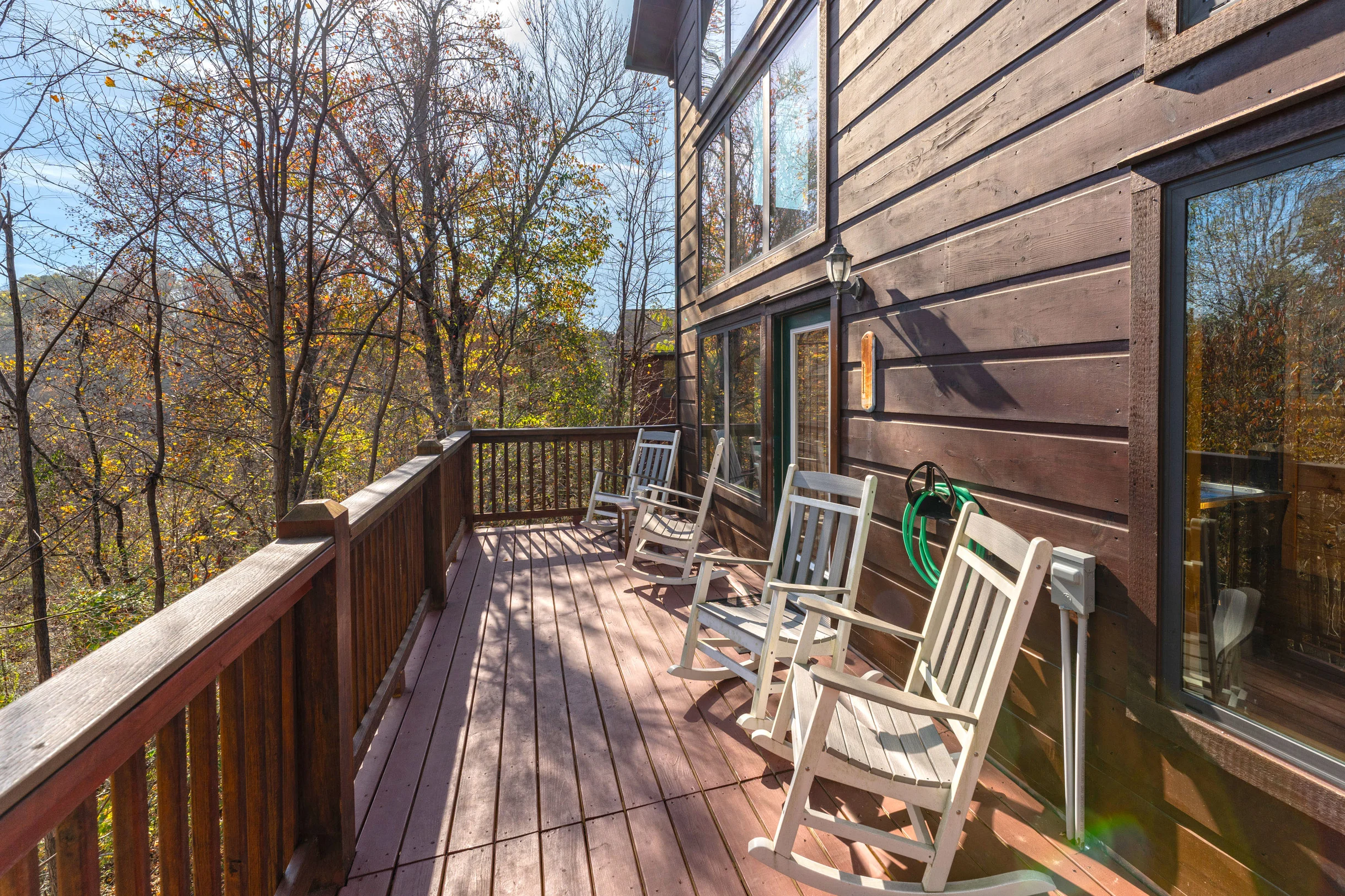 Sleeps 8, 5min to Dollywood 1 mi to PKWY King Bed Game Room/Hot Tub #15