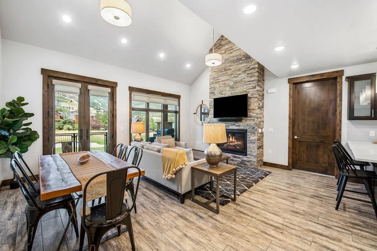 Powder Inn: Lux Condo, Canyons Village, Mtn Views property photo 2