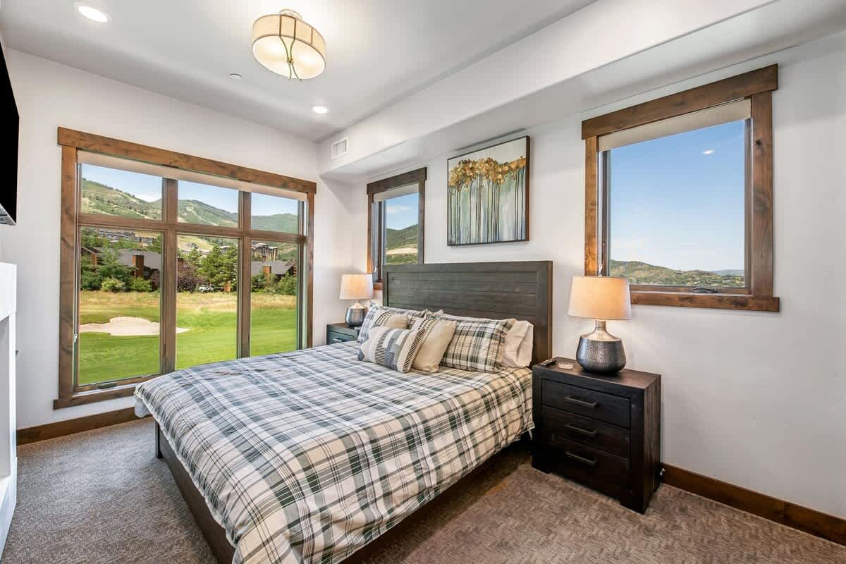 Powder Inn: Lux Condo, Canyons Village, Mtn Views property photo 5