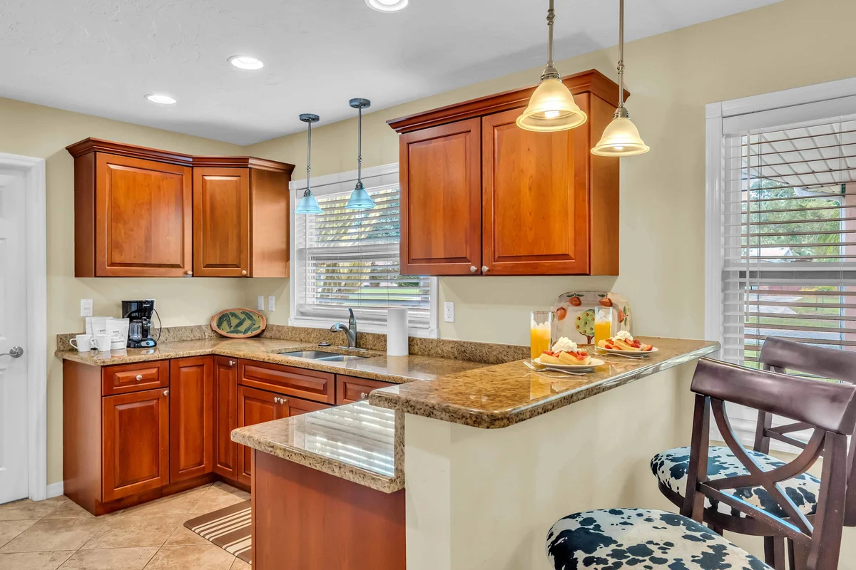 2852 Gulf Gate Dr property photo 4