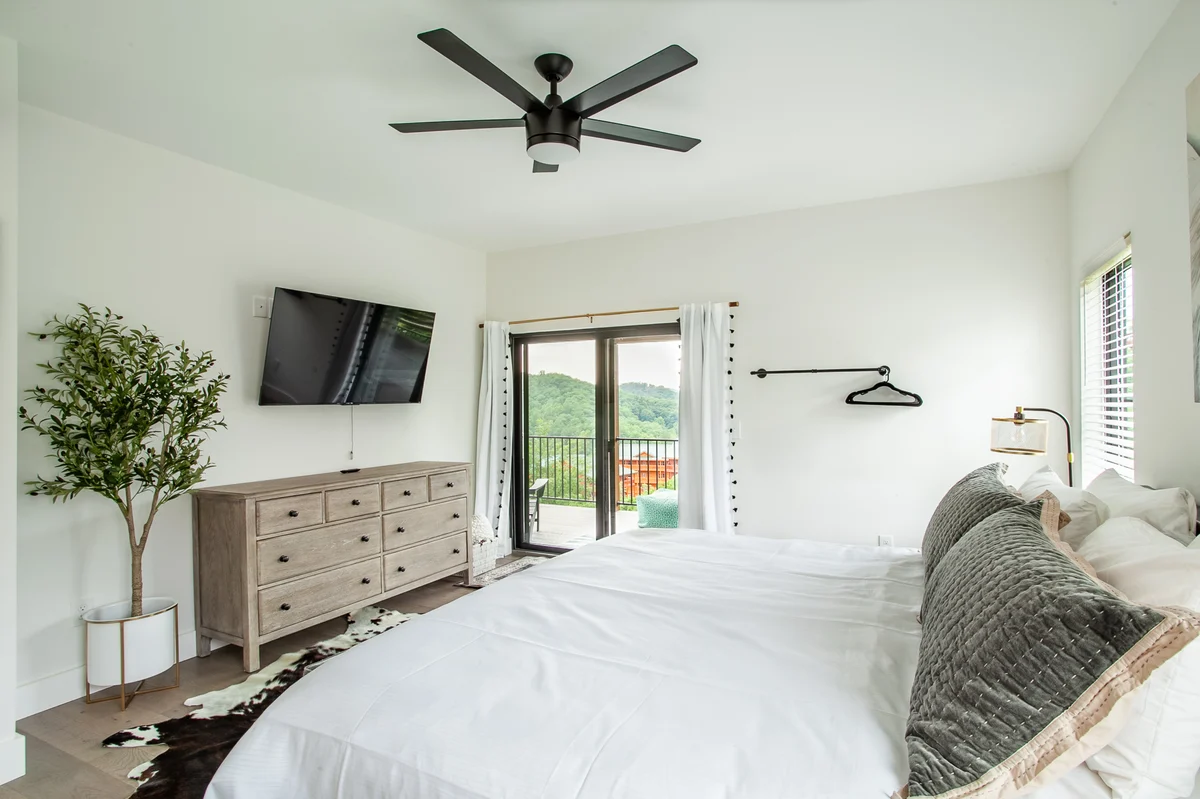 Bearly Haus | Modern Smoky Retreat | Indoor Pool | Hot Tub | Views | Sleeps 10 #9