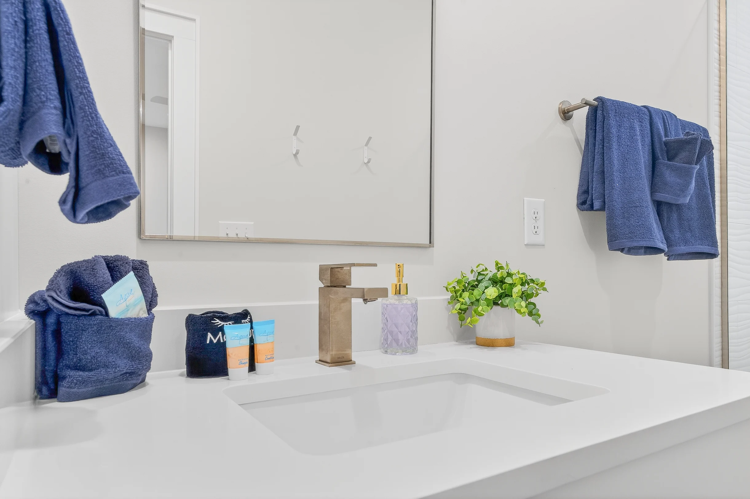 LUXE | Stayin' Salty | 3 Min Walk to Beach | Pool | Pets | Bikes | Sleeps 12 #49