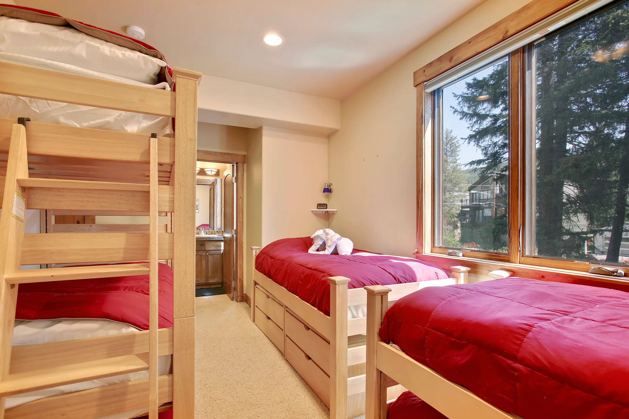 Slopeside Mountain Time Chalet 126 #11