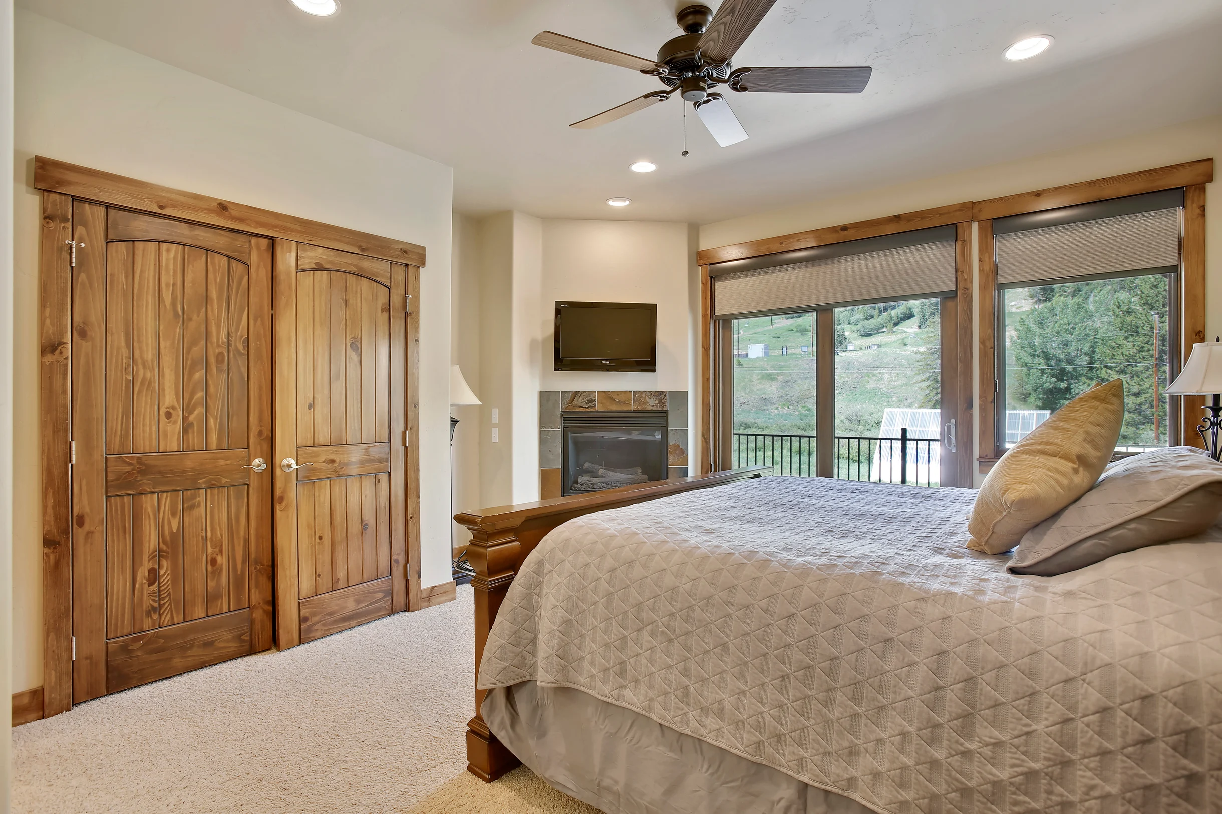 Slopeside Mountain Time Chalet 126 #19