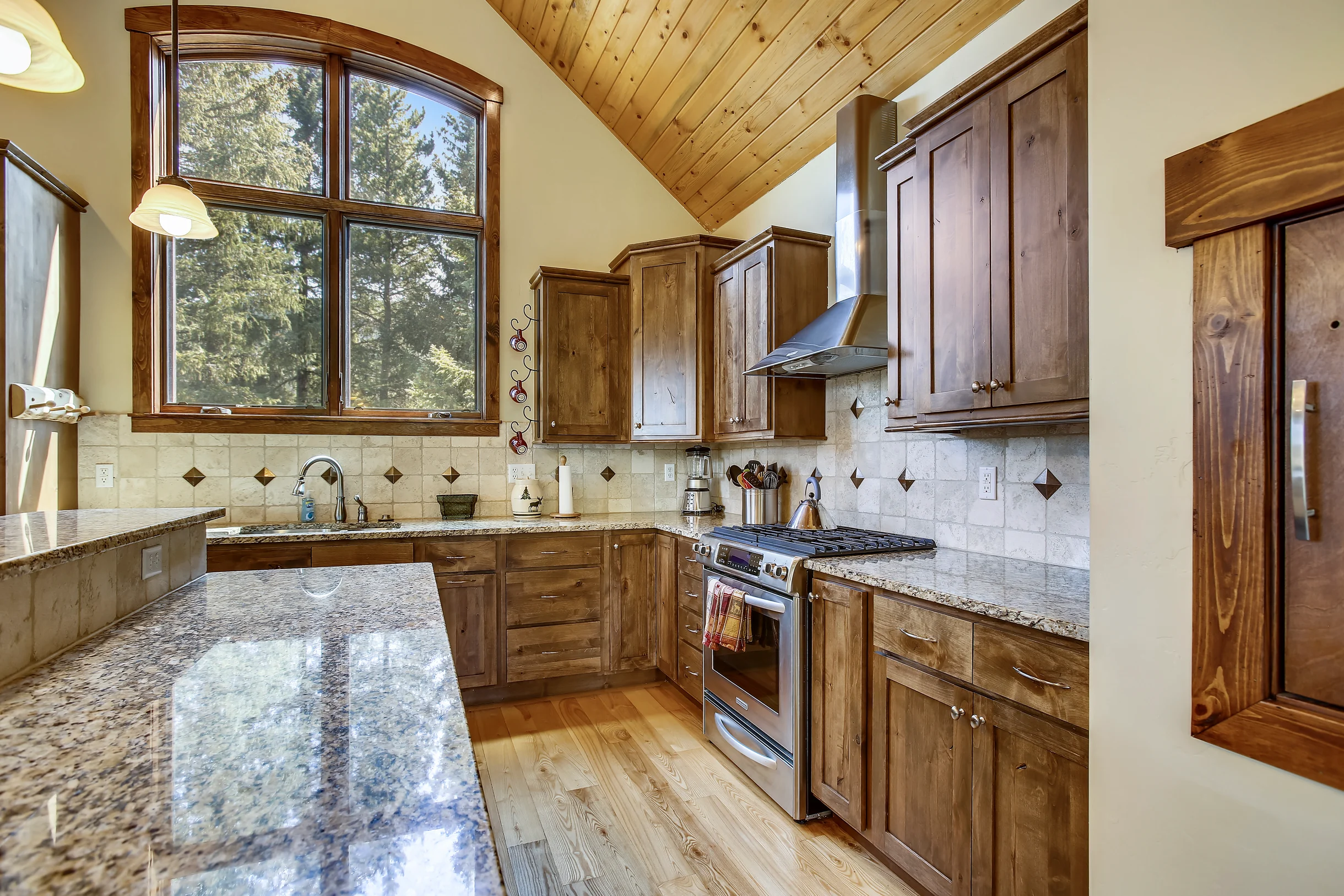 Slopeside Mountain Time Chalet 126 #24