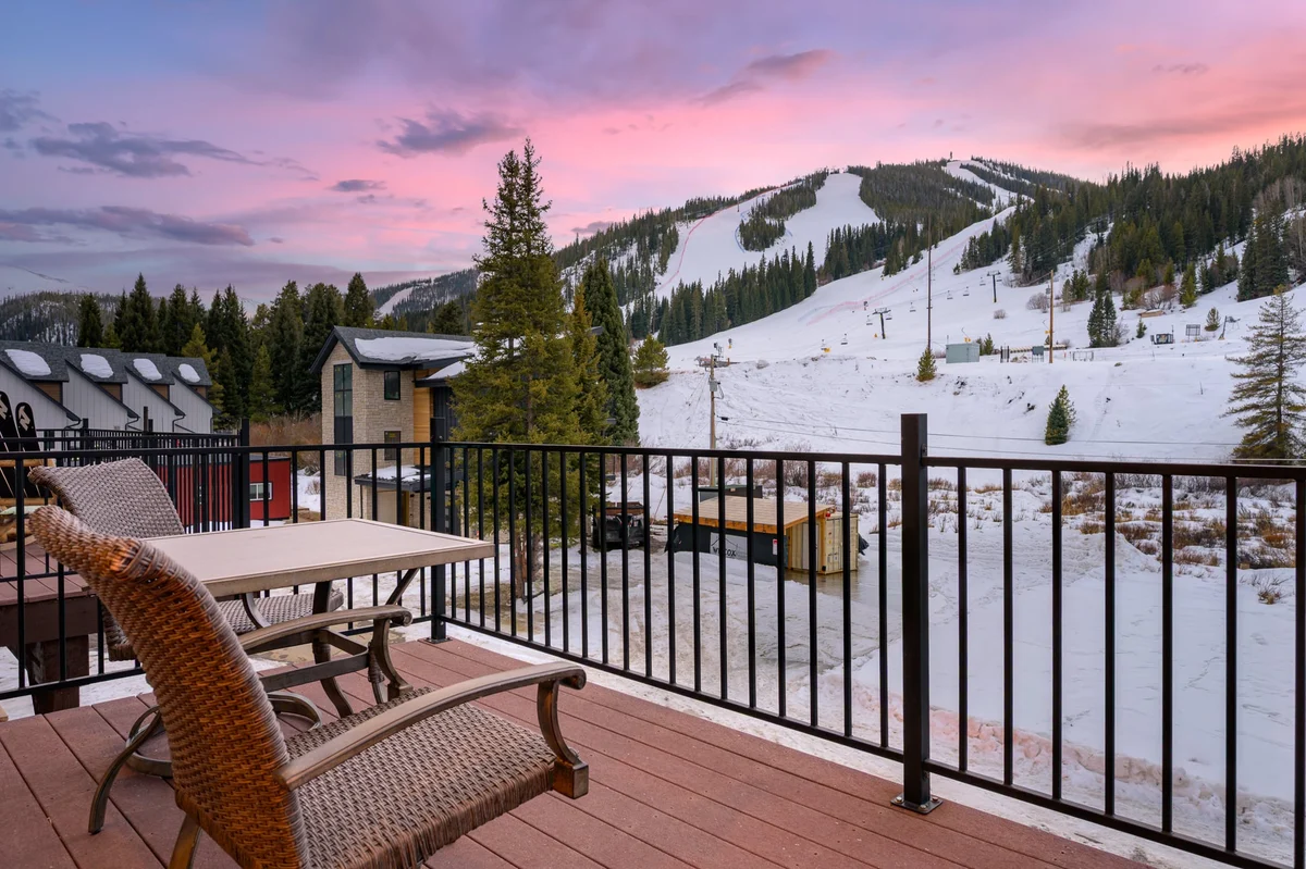 Slopeside Mountain Time Chalet 126 #26