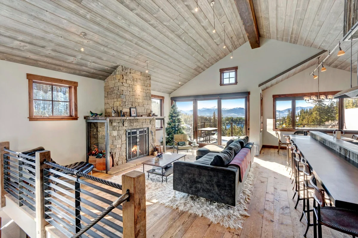 Cliff Side Mountain Chalet #18