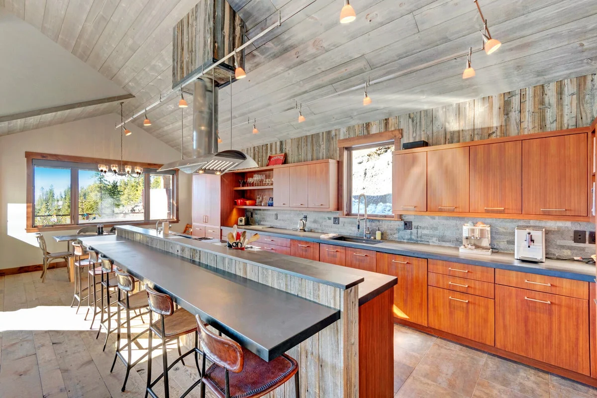 Cliff Side Mountain Chalet #24