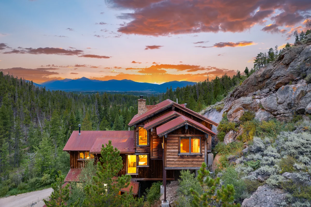 Cliff Side Mountain Chalet #23