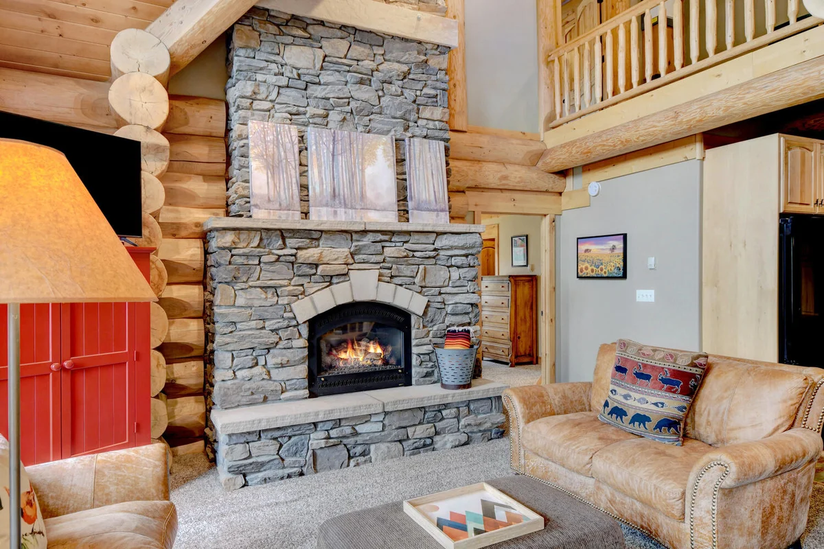 Mountain View Log Home #13