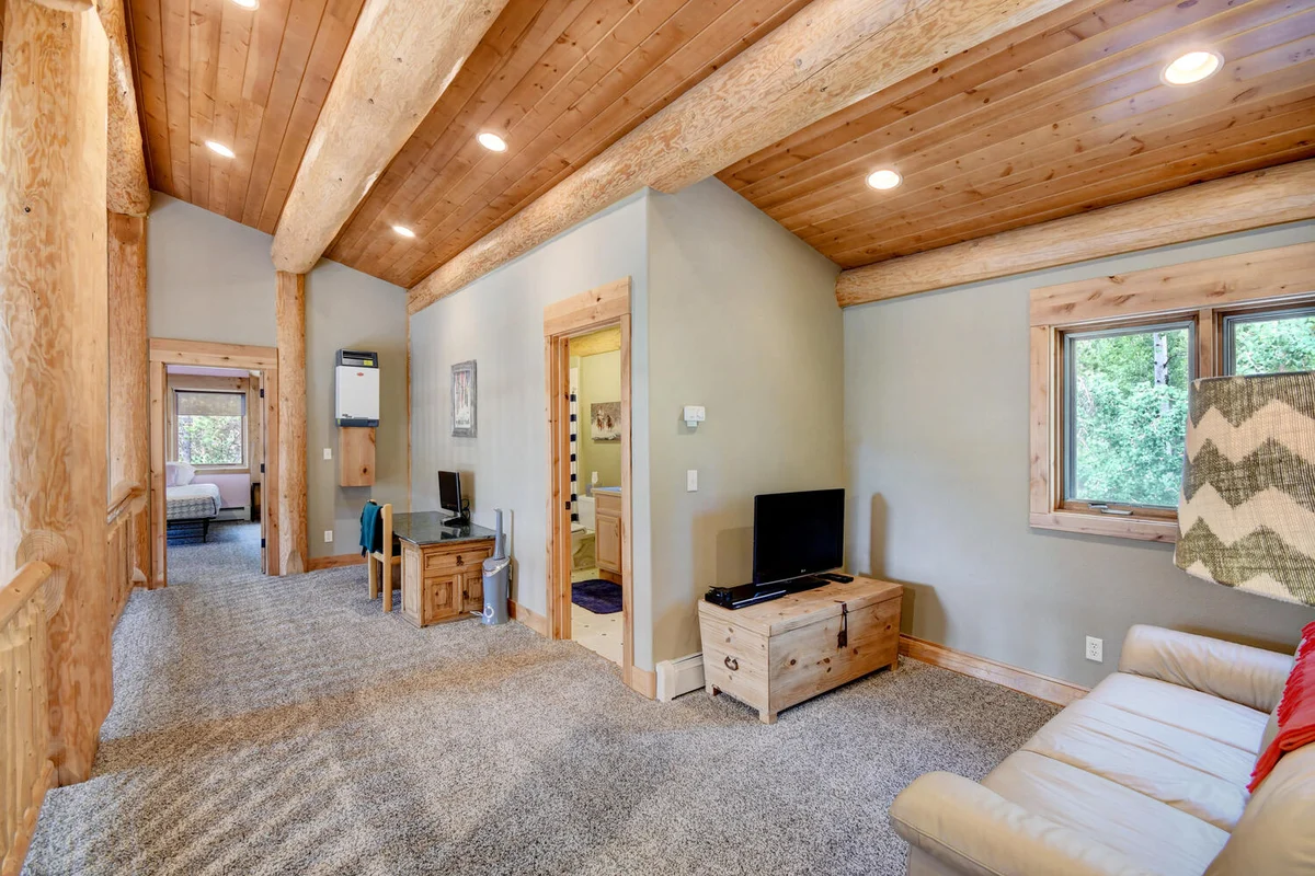 Mountain View Log Home #26