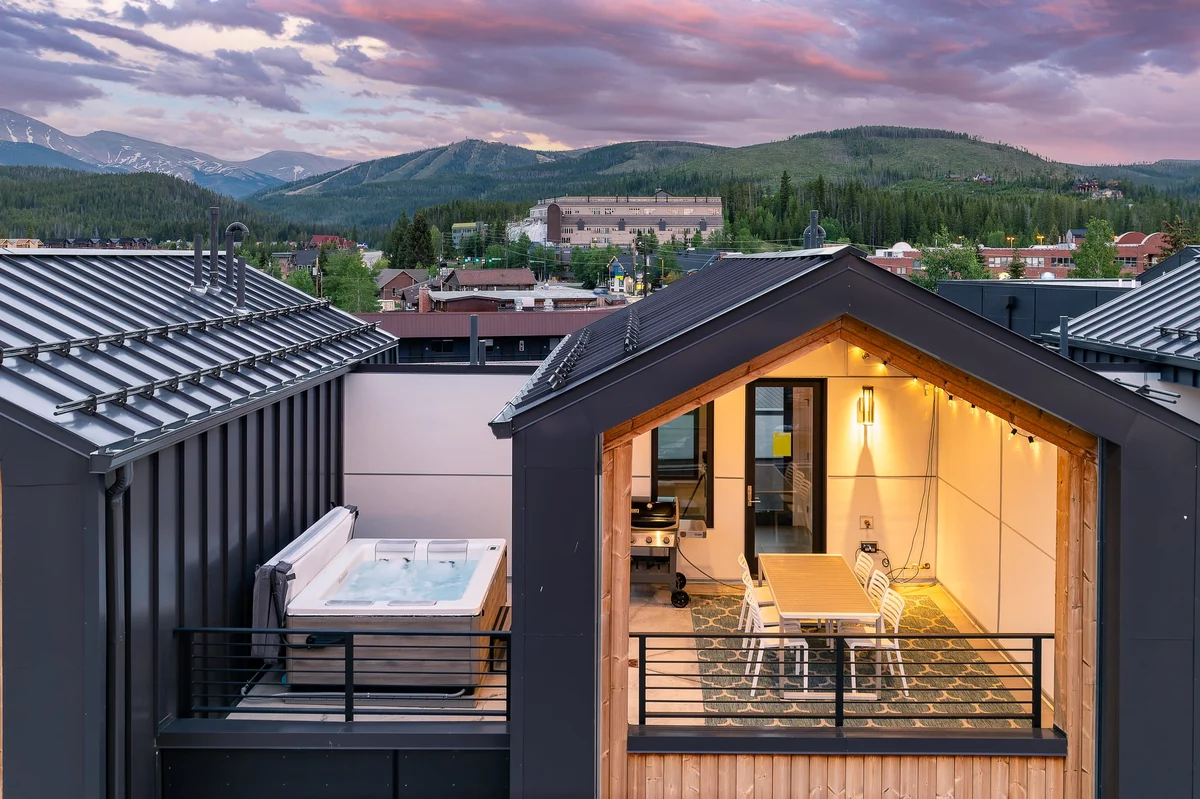 Rendezvous Center Rooftop Spa 92 #38