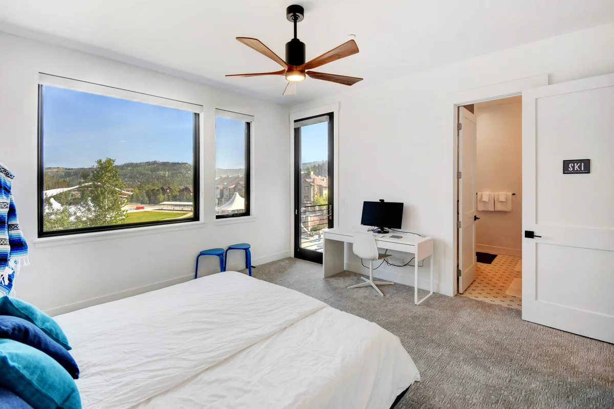 Rendezvous Center Rooftop Spa 92 #21