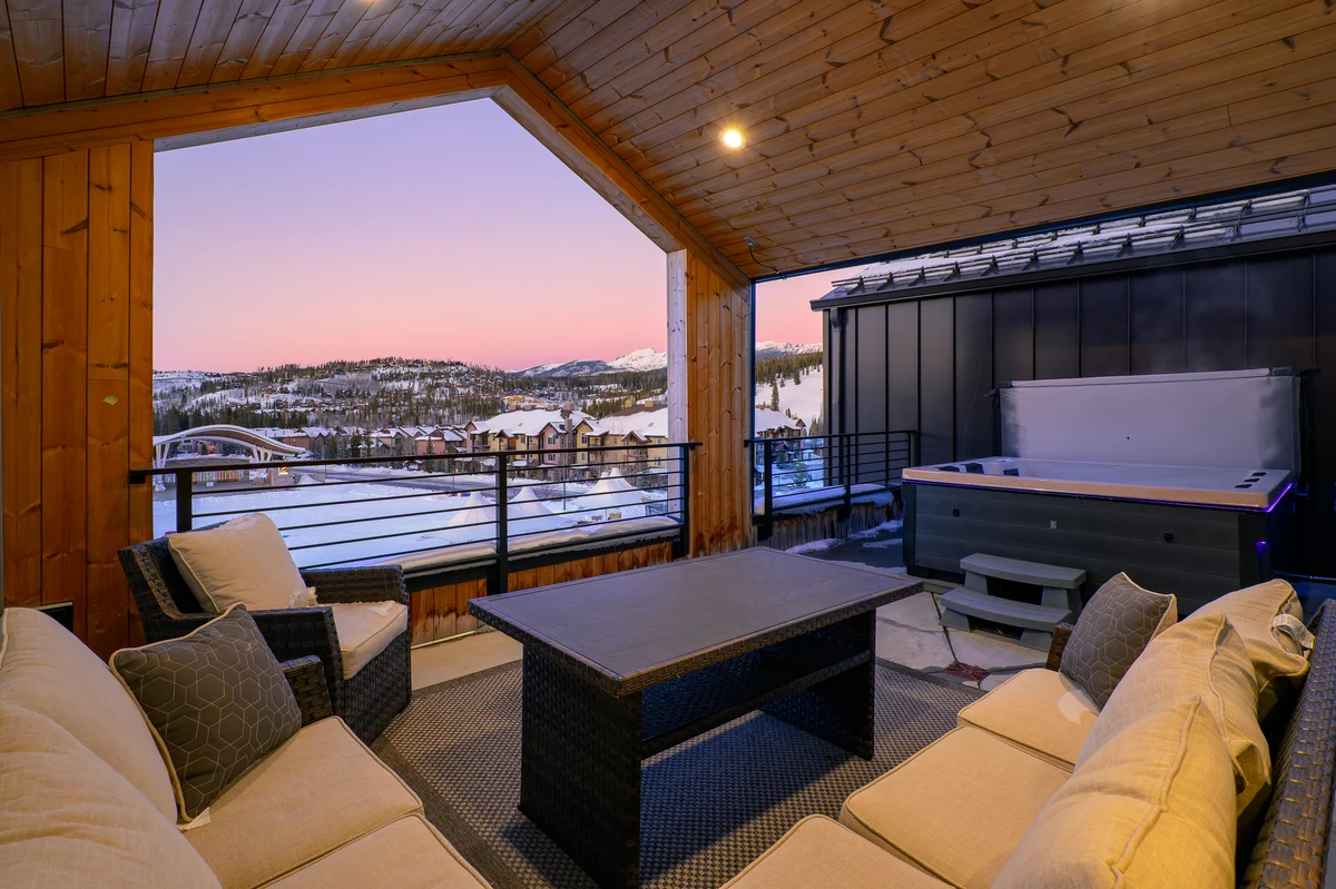 Rendezvous Center Rooftop Spa 96 #45