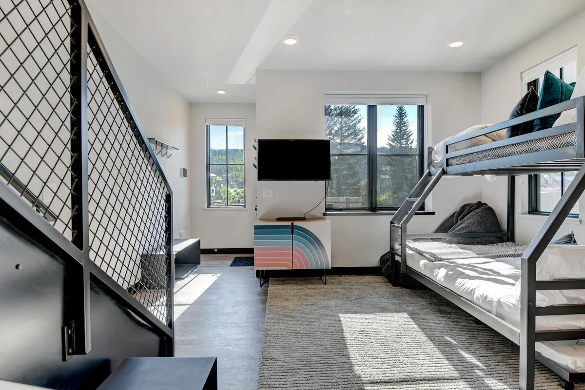 Row Roof Top Loft 21 #23