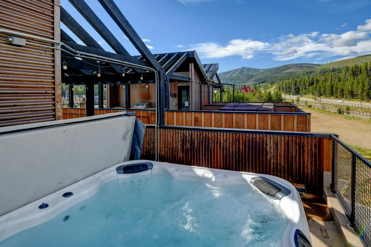 Row Roof Top Loft 21 #24