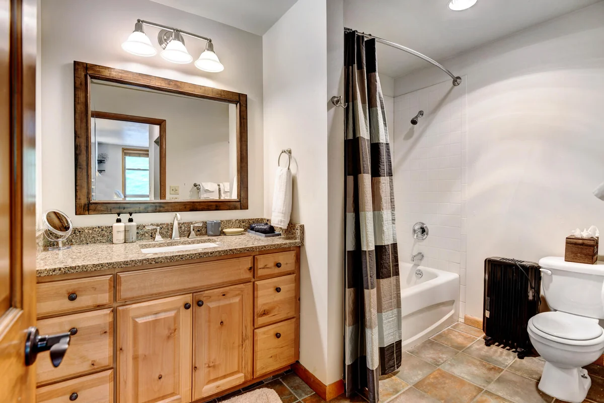 Zephyr Ski In/Out Condo 2403 #7