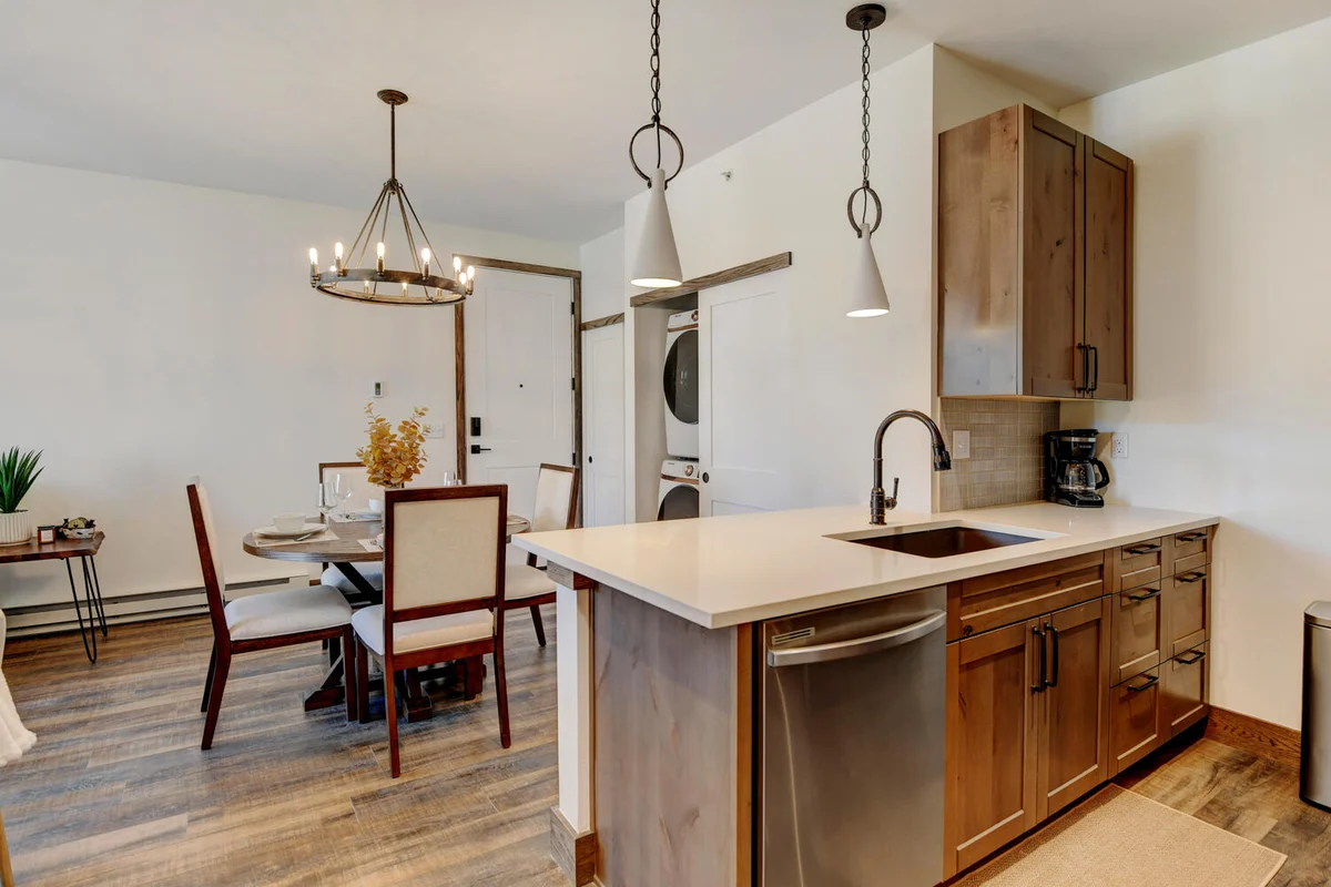 Sunnyside Flats Luxury Condo 361 3 #8