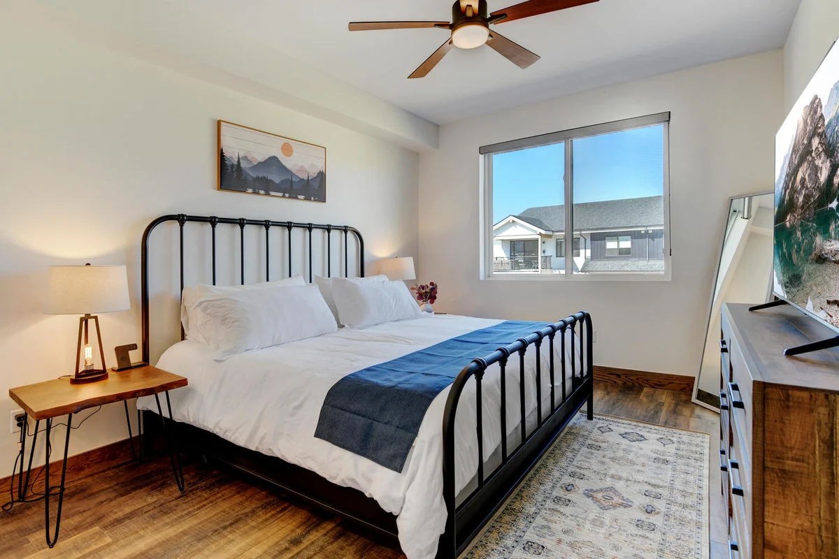 Sunnyside Flats Luxury Condo 361 3 #13