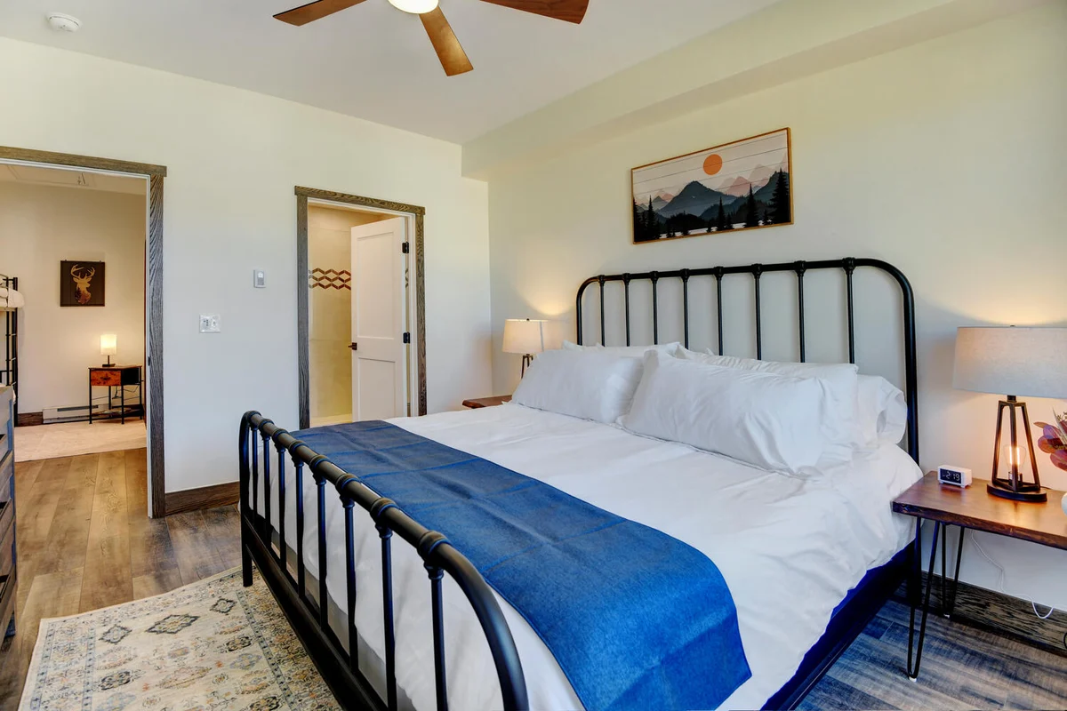 Sunnyside Flats Luxury Condo 361 3 #18