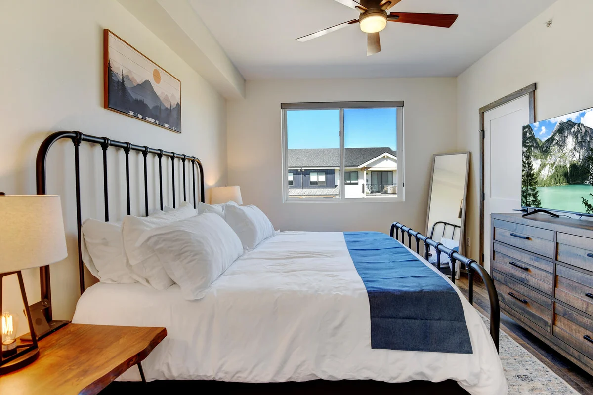 Sunnyside Flats Luxury Condo 361 3 #27