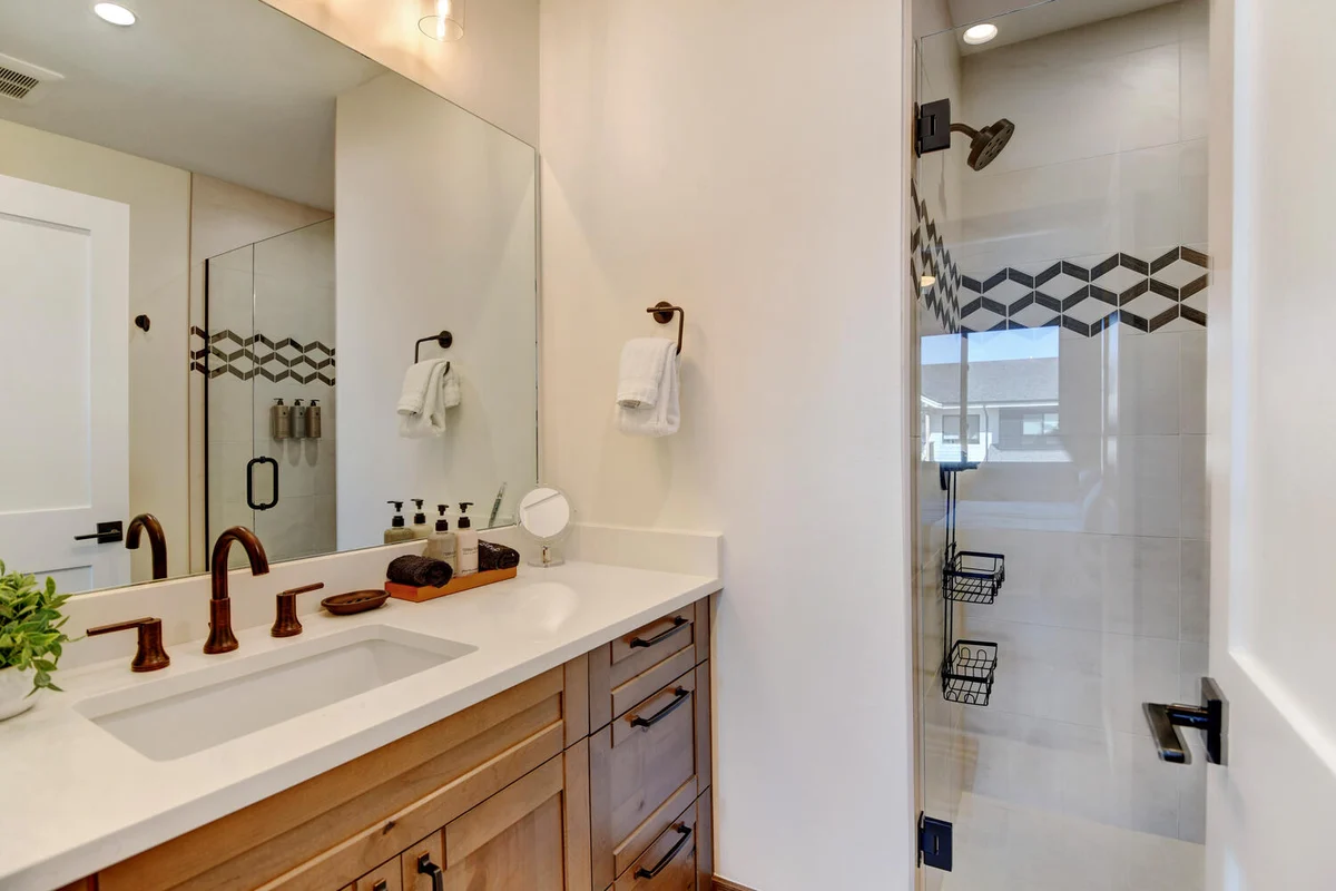 Sunnyside Flats Luxury Condo 361 3 #9